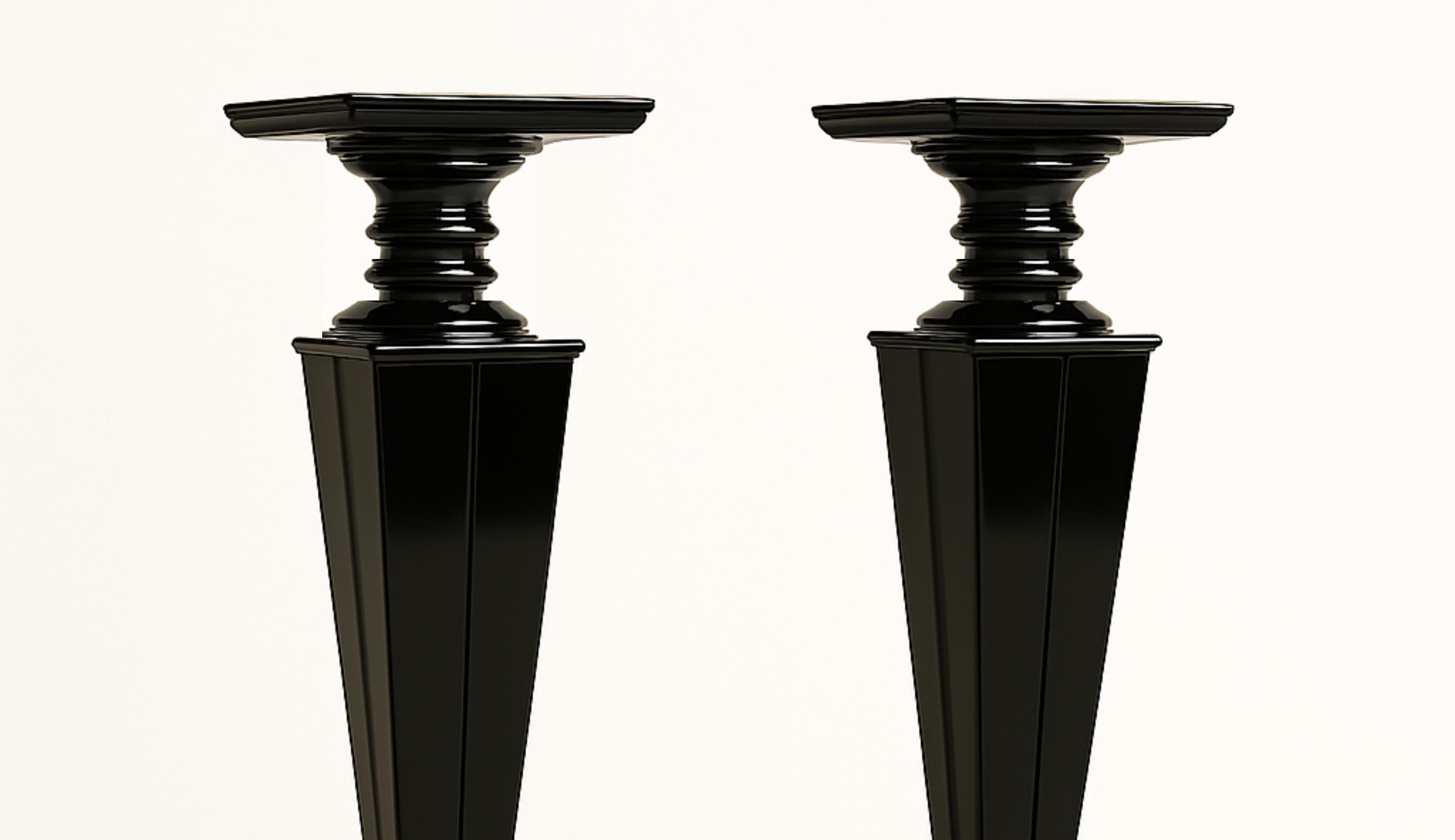 Noyer Paire de colonnes à piédestal en noyer Art déco, 20e siècle en vente