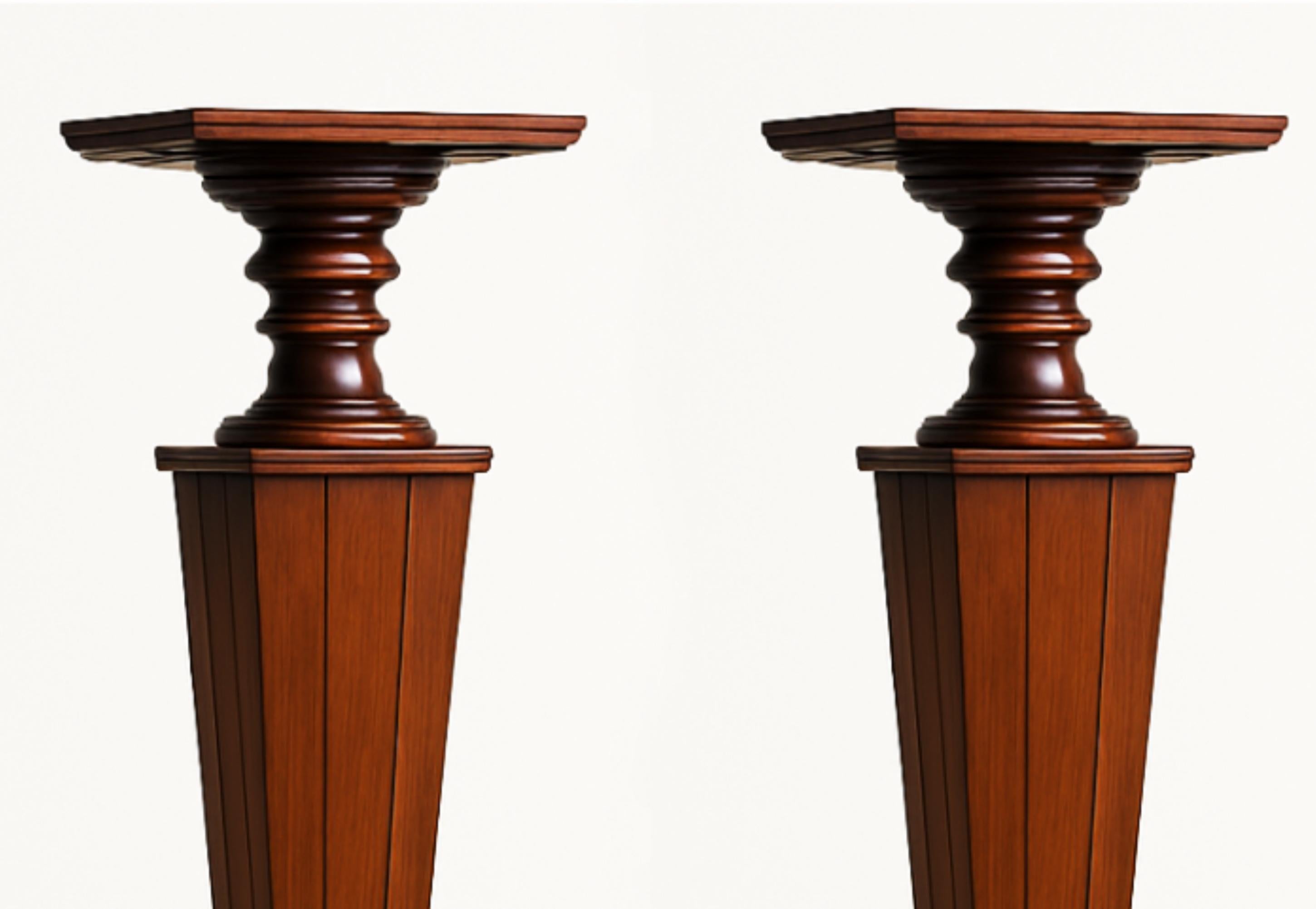 Français Paire de colonnes à piédestal Art Déco en noyer, 20e siècle en vente