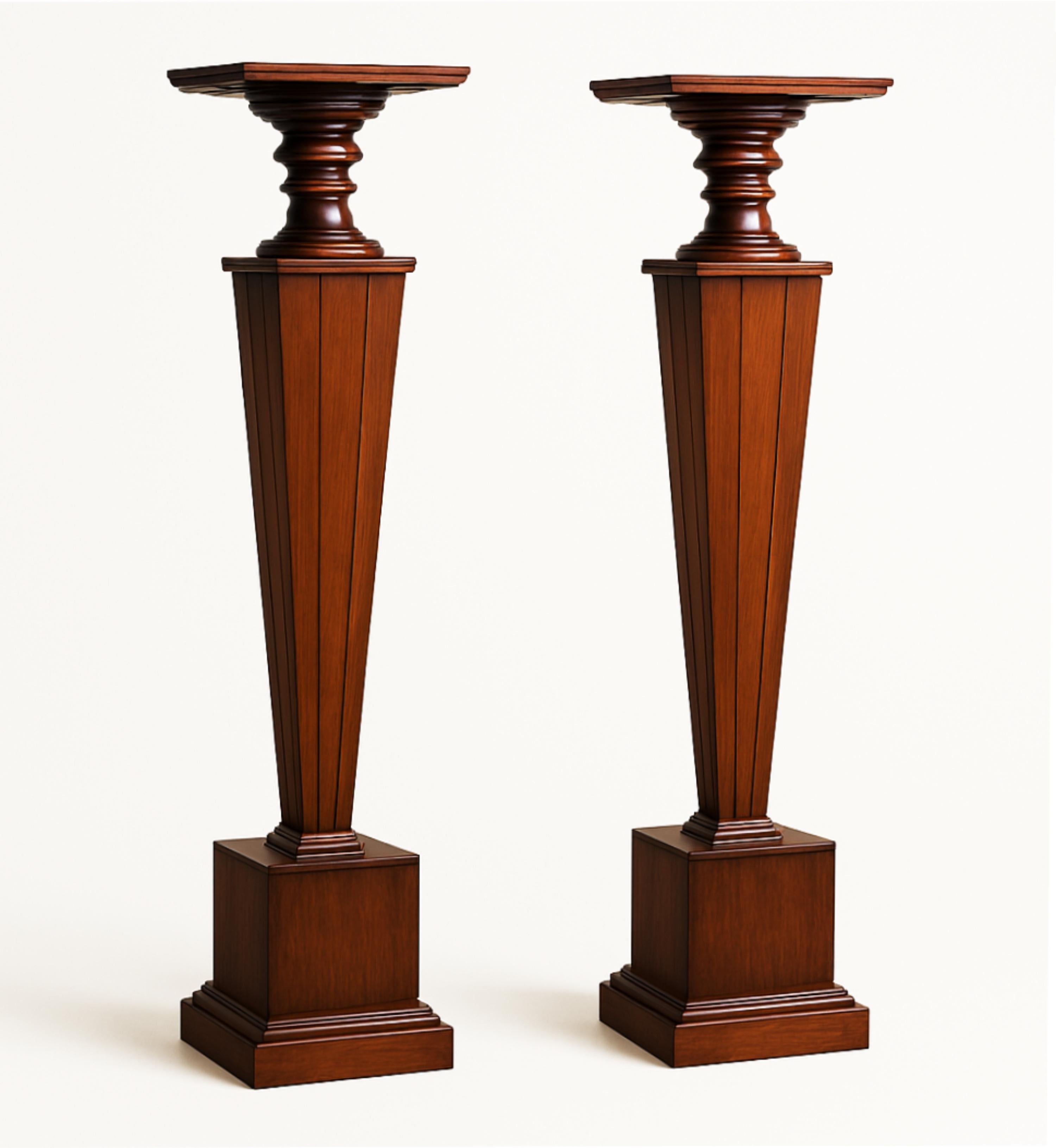 20ième siècle Paire de colonnes à piédestal Art Déco en noyer, 20e siècle en vente