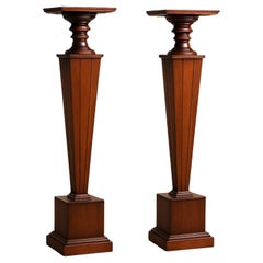 Paire de colonnes à piédestal Art Déco en noyer, 20e siècle