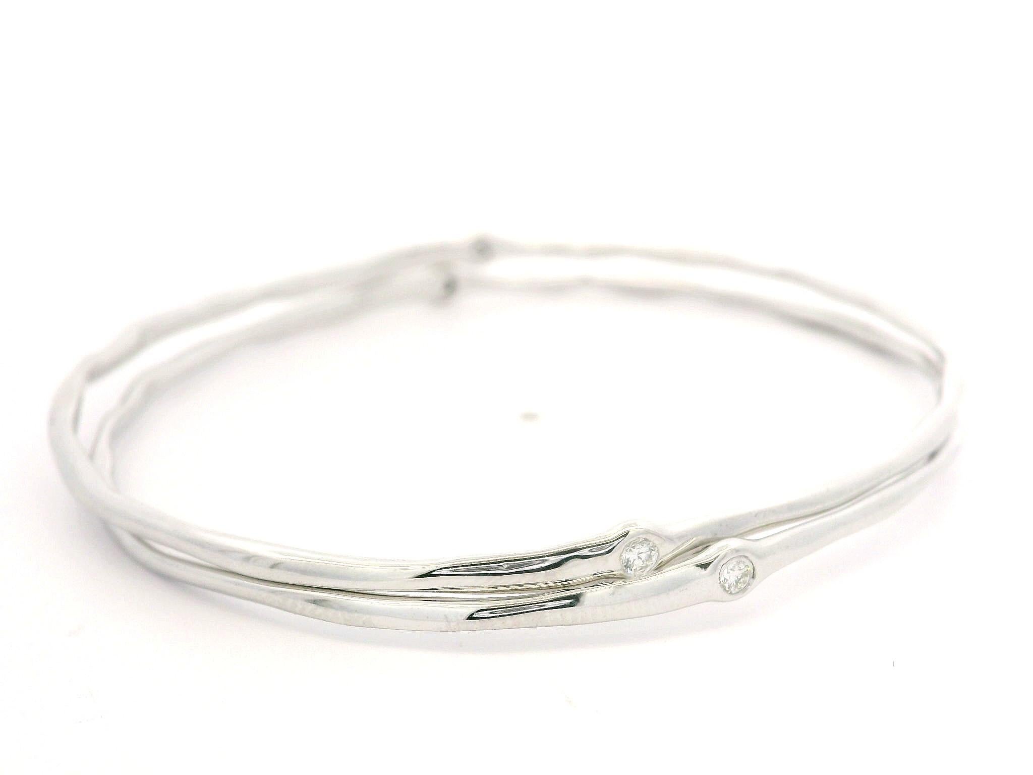Taglio brillante Coppia di 2 braccialetti in oro bianco con diamante a castone da 0,16 carati, liberi di essere indossati in vendita