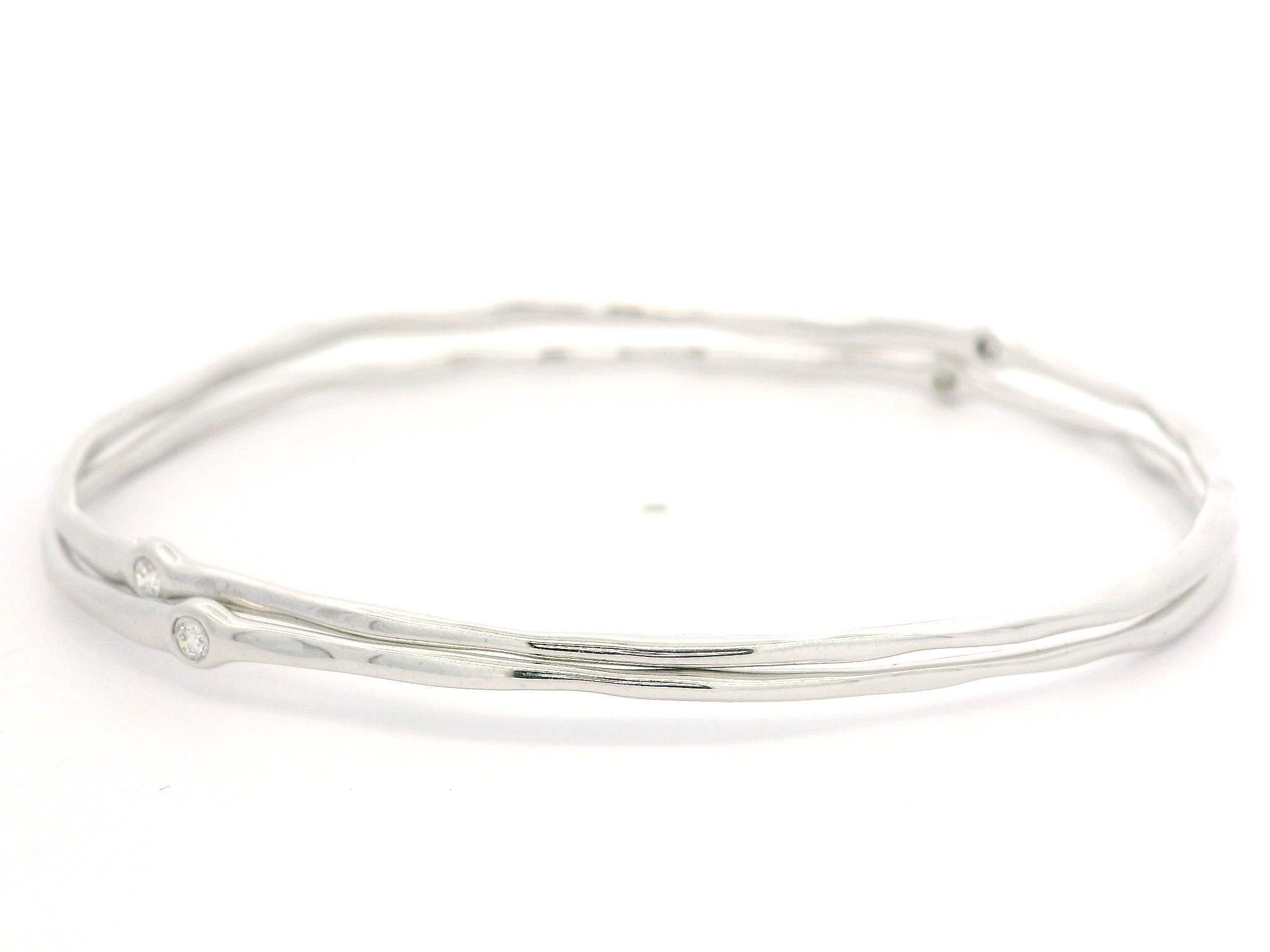 Coppia di 2 braccialetti in oro bianco con diamante a castone da 0,16 carati, liberi di essere indossati in vendita 1