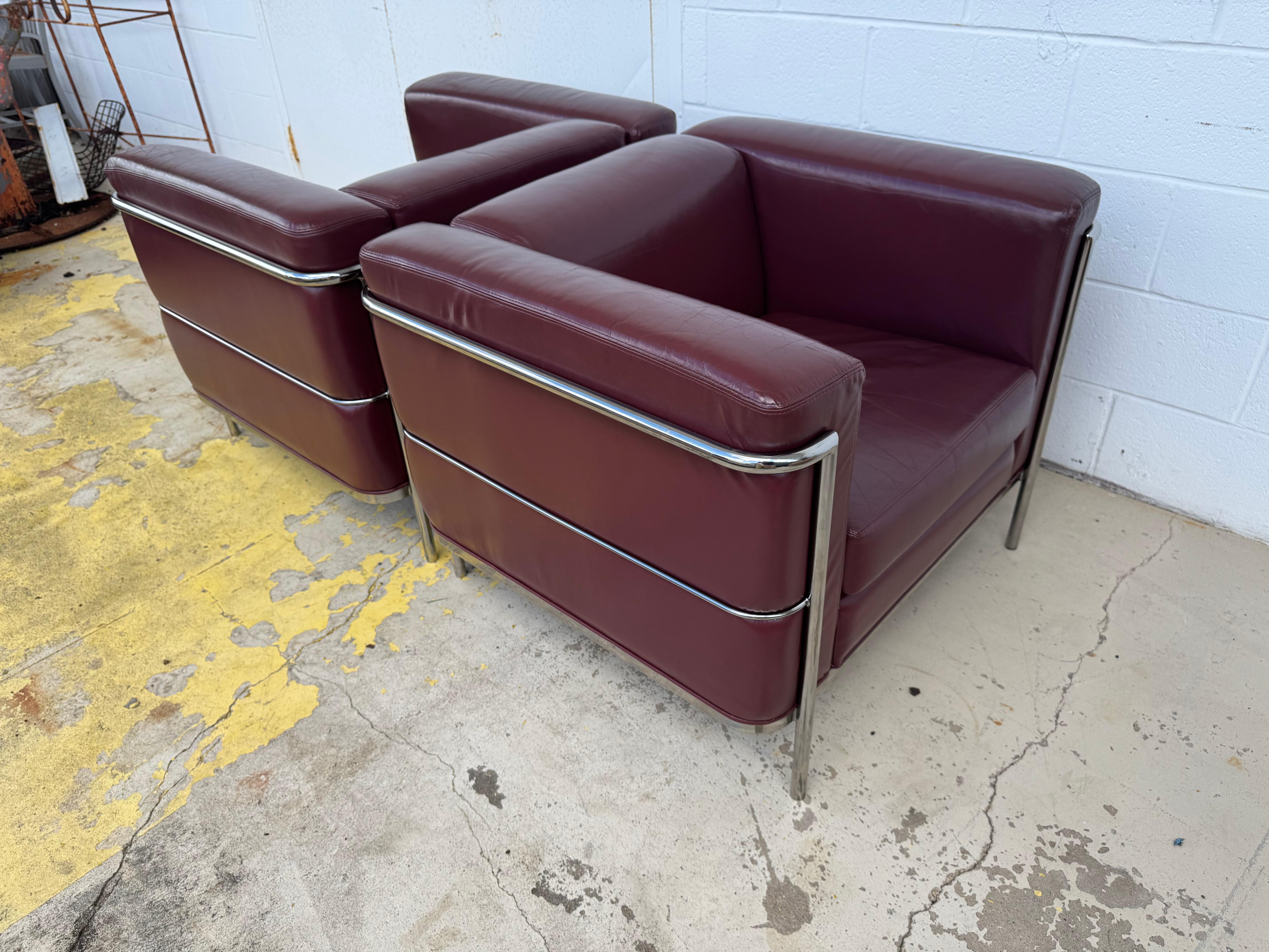 Mid-Century moderno Coppia di poltrone Le Corbusier LC3 20/123 di Cartwright, Jeanneret, e Perriand in vendita
