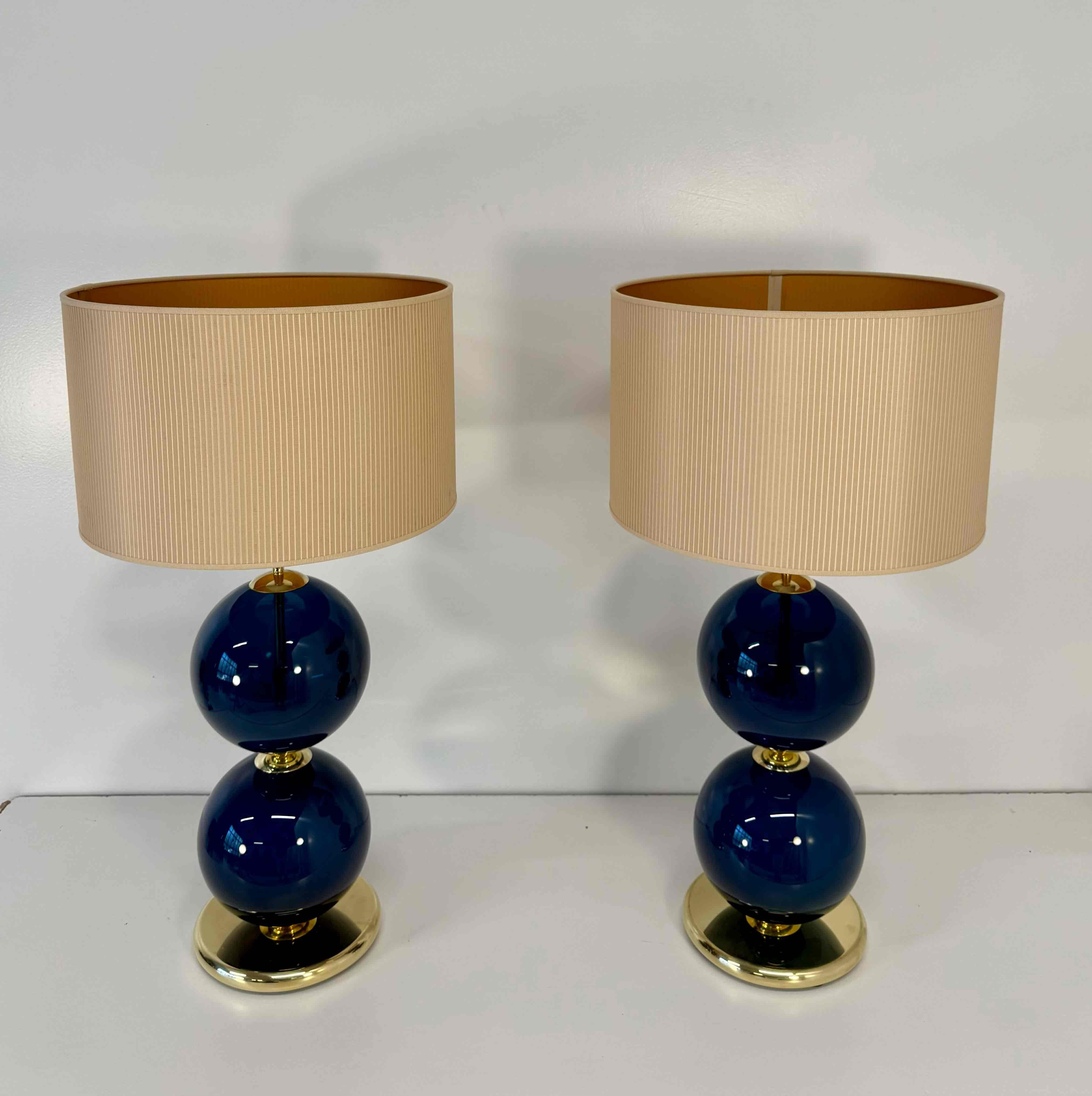 Art déco Paire de lampes en verre de Murano des années 2000 avec sphères bleues et abat-jour ivoire en vente