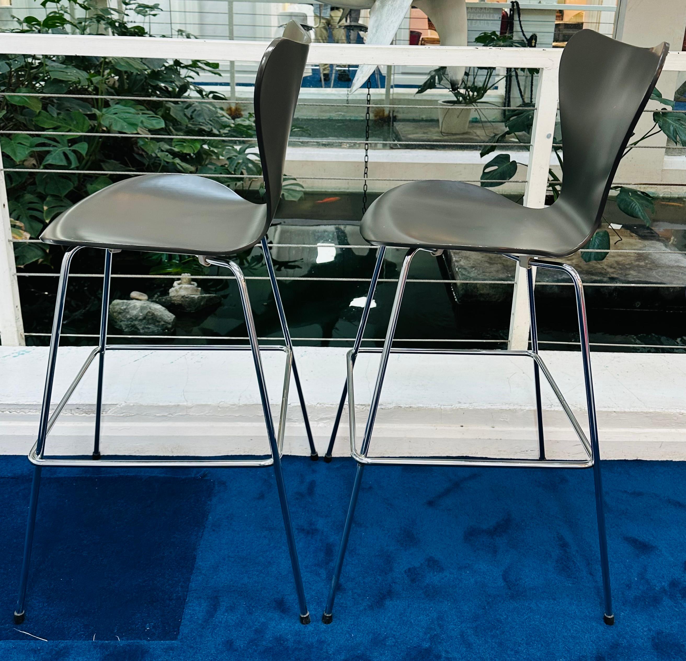 Pair of 2005 Danish Arne Jacobsen Ser. 7 Curved Ash & Steel Dark Grey Bar Stool In Good Condition In London, England