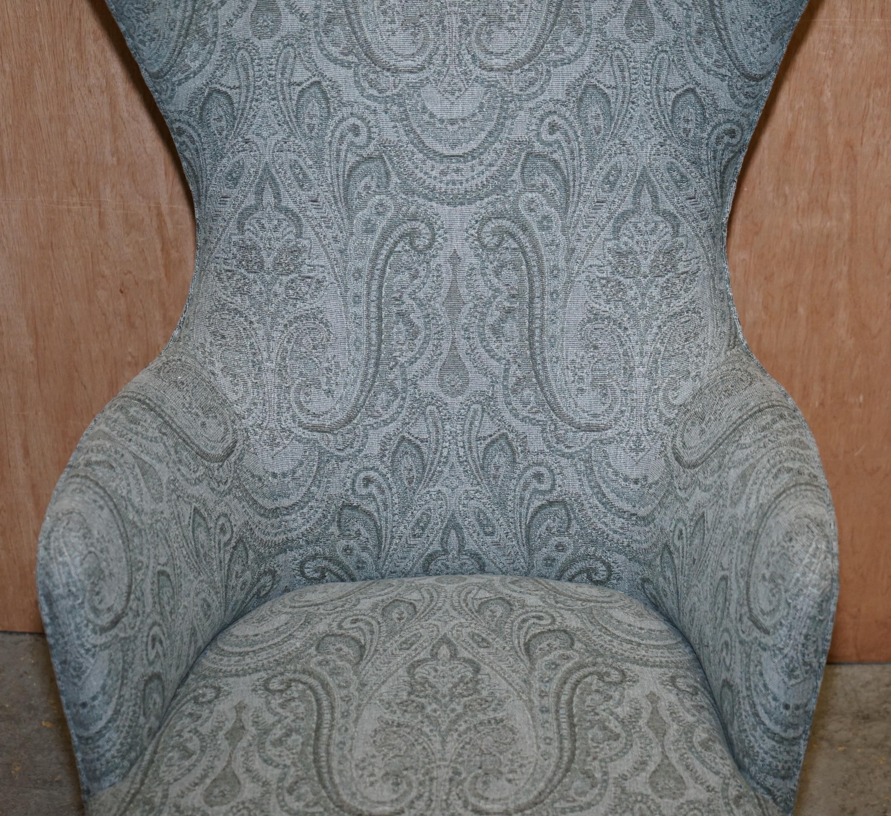 20ième siècle Paire de fauteuils à dossier à oreilles Tom Dixon de George Smith, restaurés, 2007 en vente