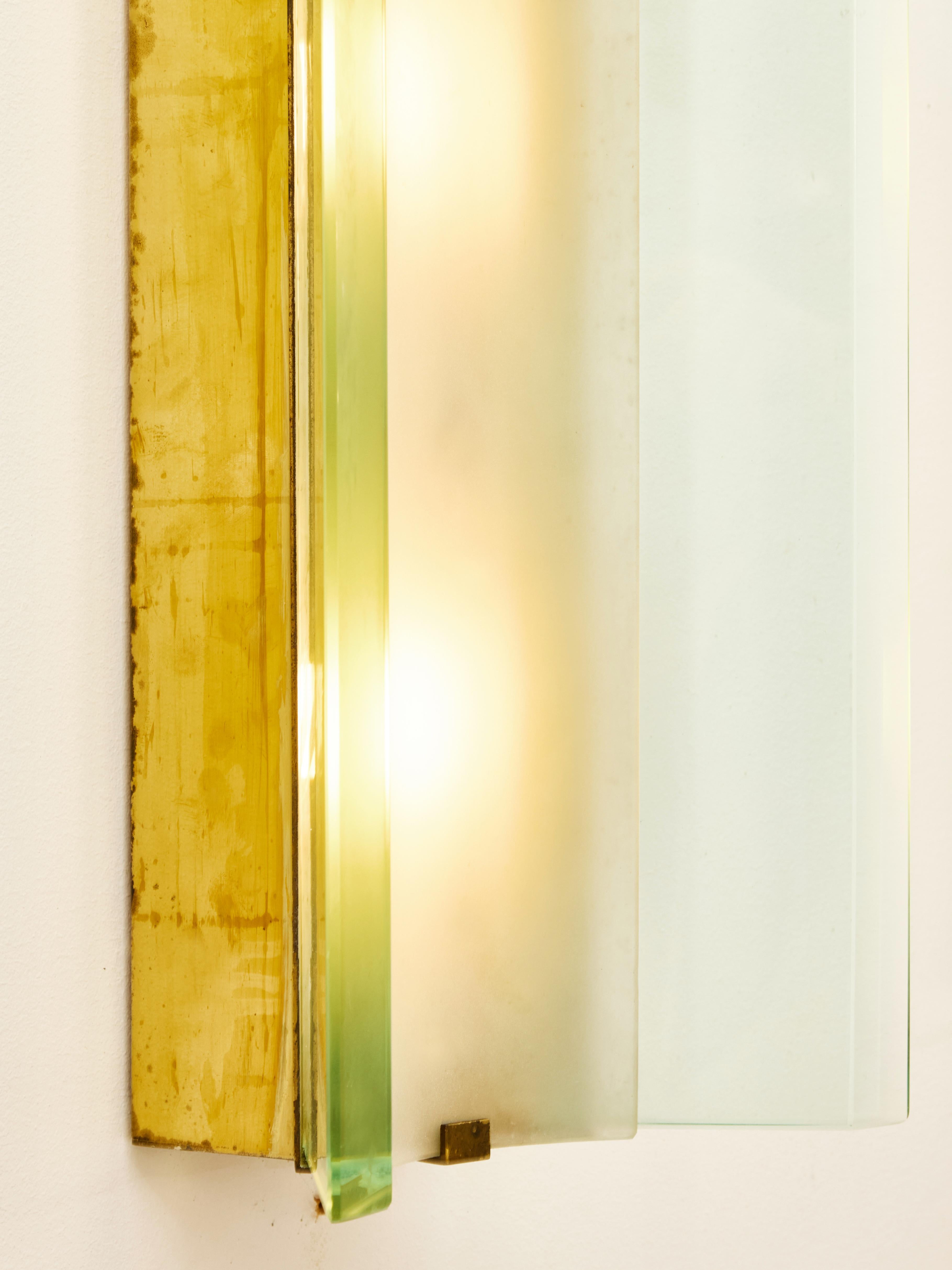 Pair of 2052 Fontana Arte by Max Ingrand Wall Sconces In Good Condition For Sale In Saint-Ouen, IDF