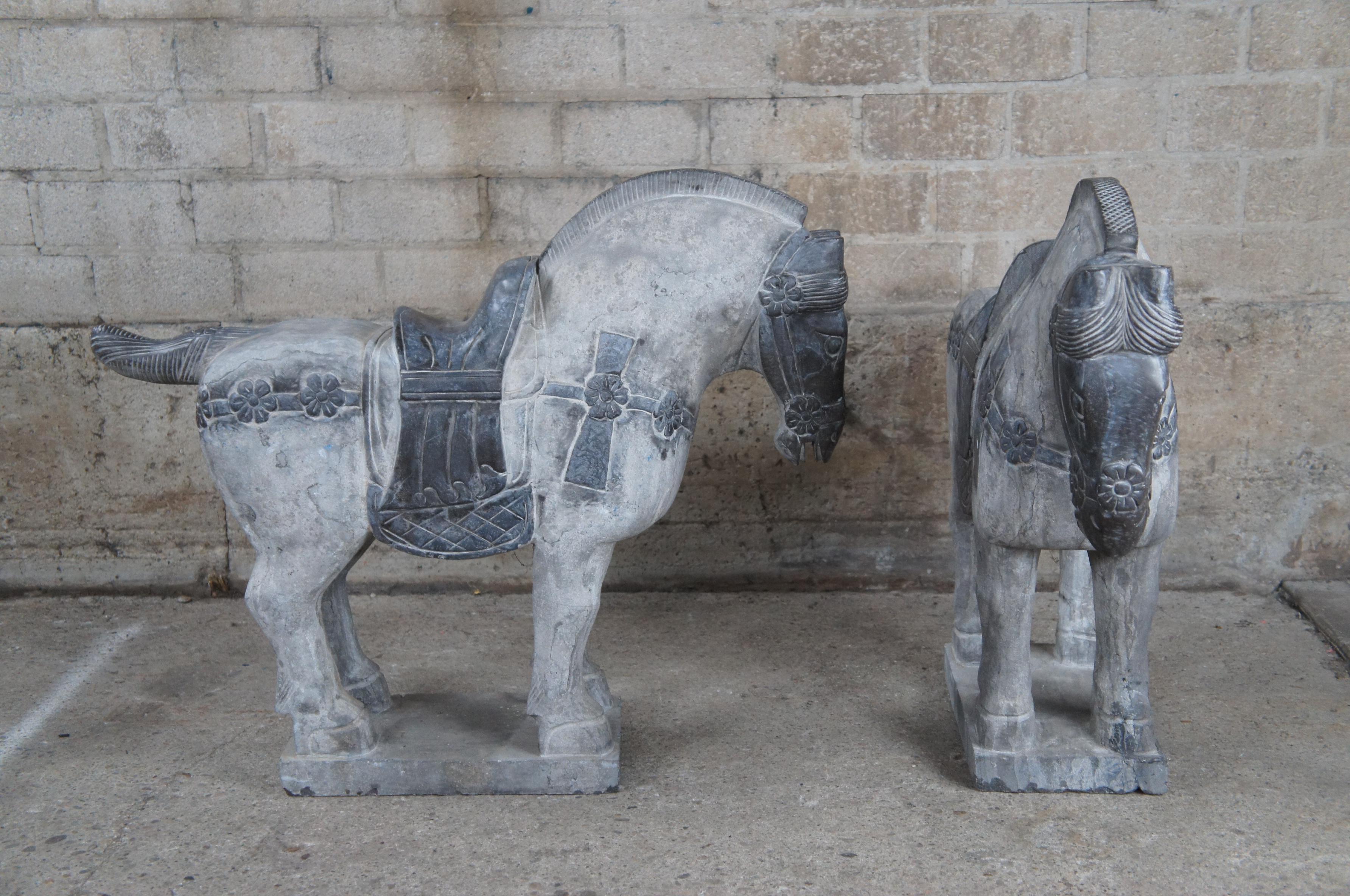 Paire de statues de chevaux Tang en pierre de palais impérial polychrome du 20e siècle en vente 1
