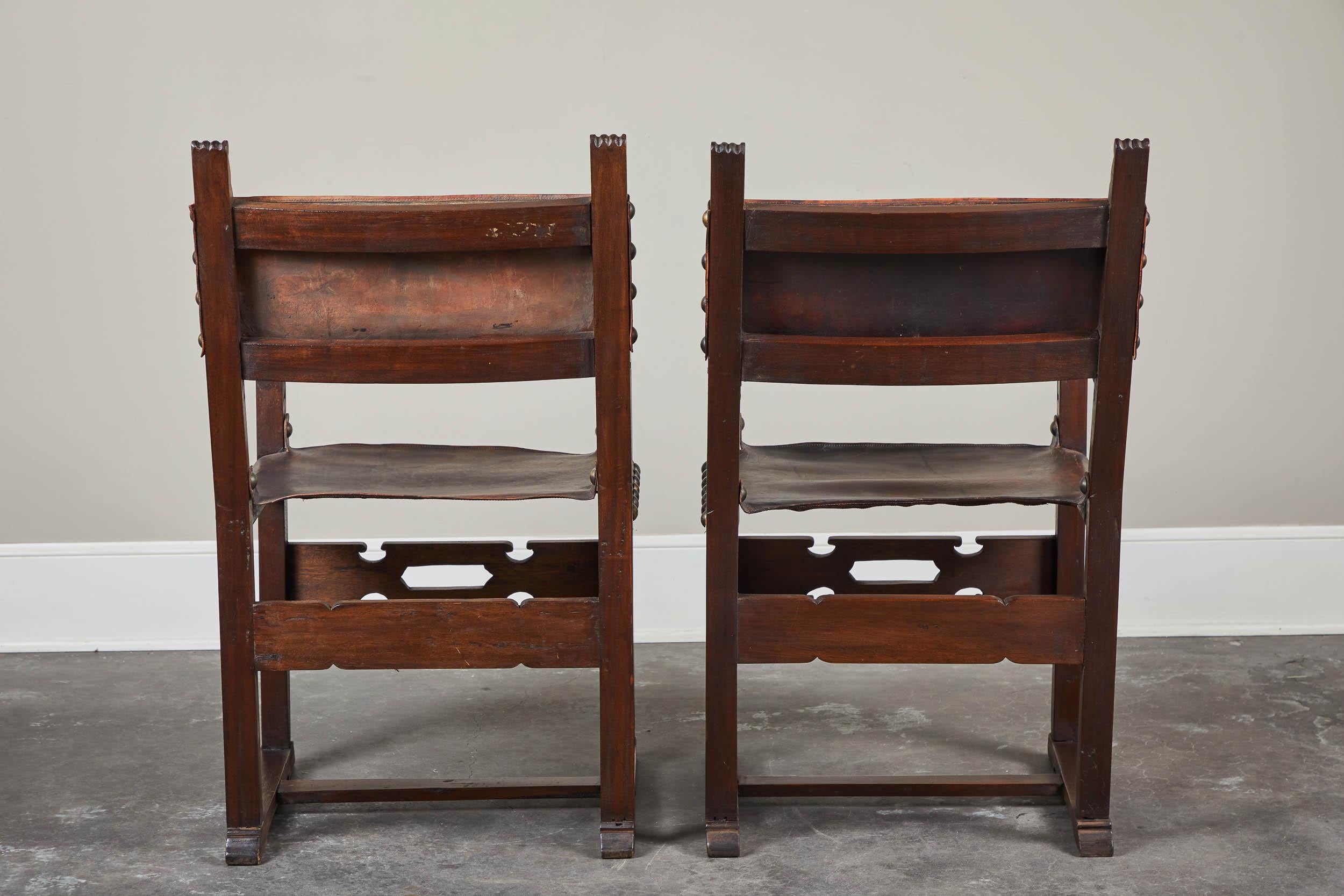 Cuir Paire de fauteuils d'Amérique du Sud du XXe siècle avec assise et dossier en cuir en vente