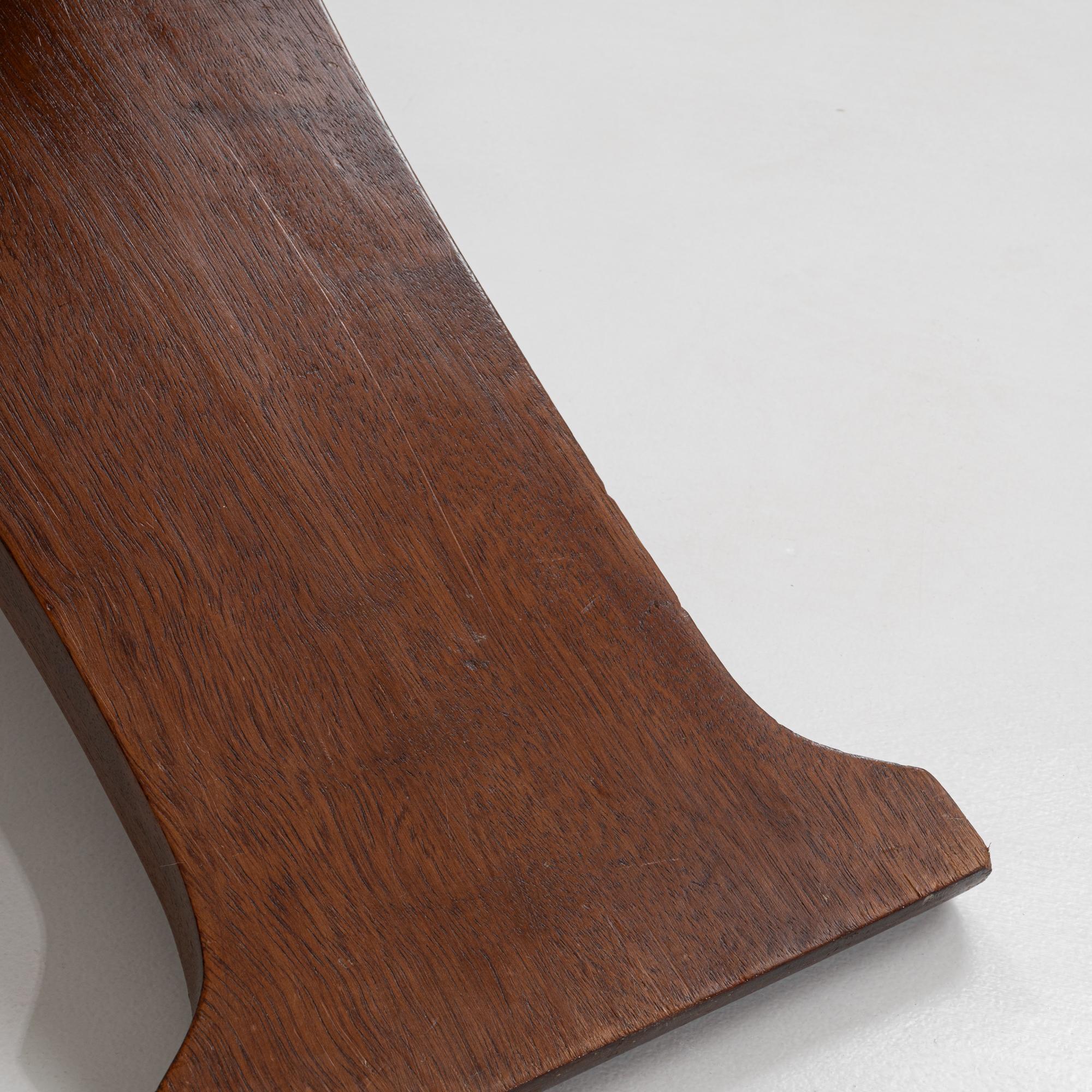 Paire de chaises africaines du 20ème siècle en bois sculpté du Congo en vente 7