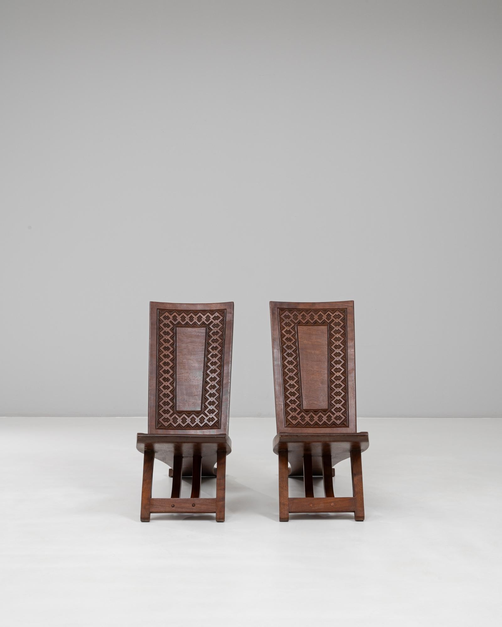 20ième siècle Paire de chaises africaines du 20ème siècle en bois sculpté du Congo en vente