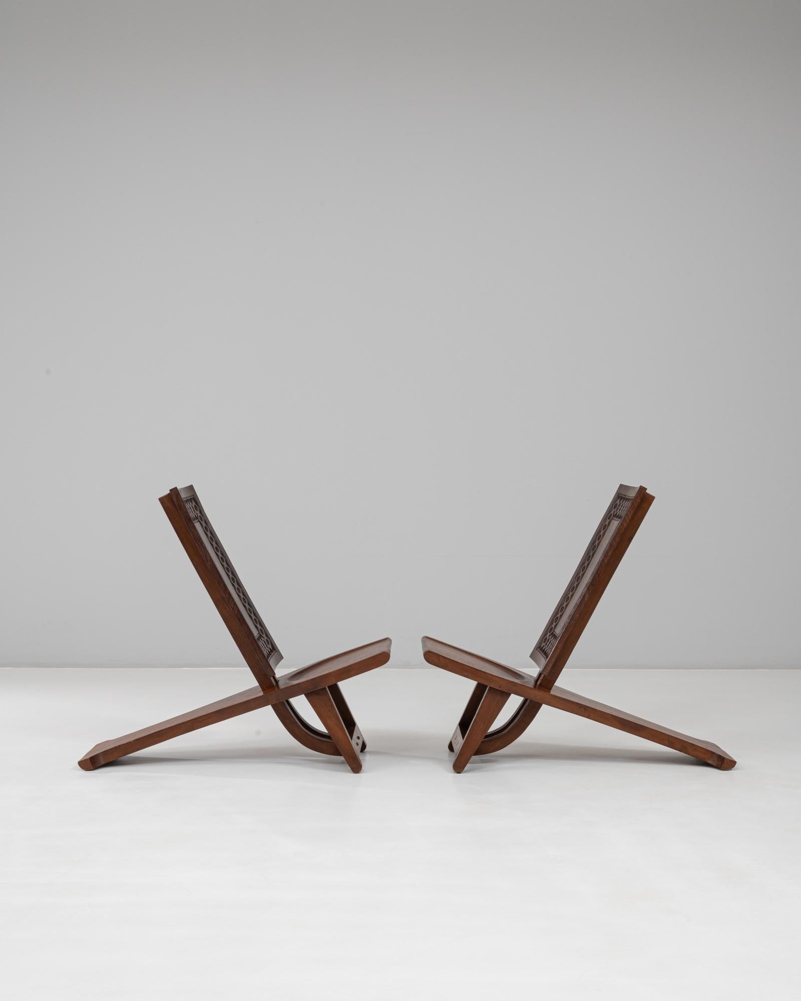 Bois Paire de chaises africaines du 20ème siècle en bois sculpté du Congo en vente