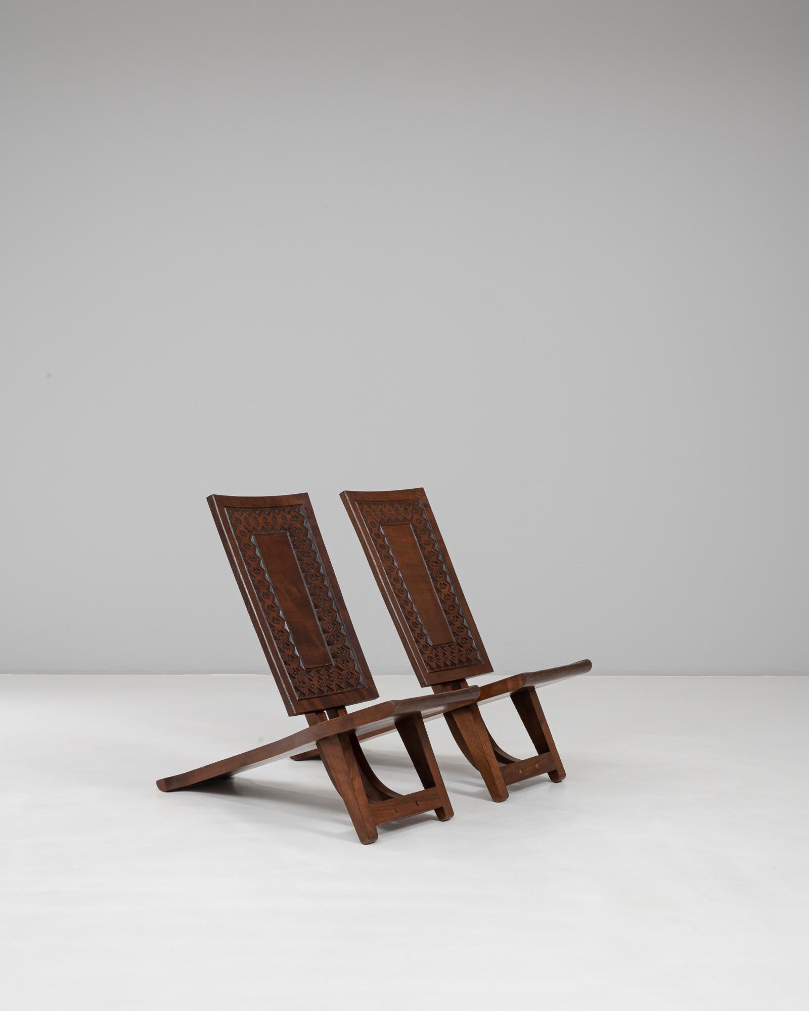 Paire de chaises africaines du 20ème siècle en bois sculpté du Congo en vente 3