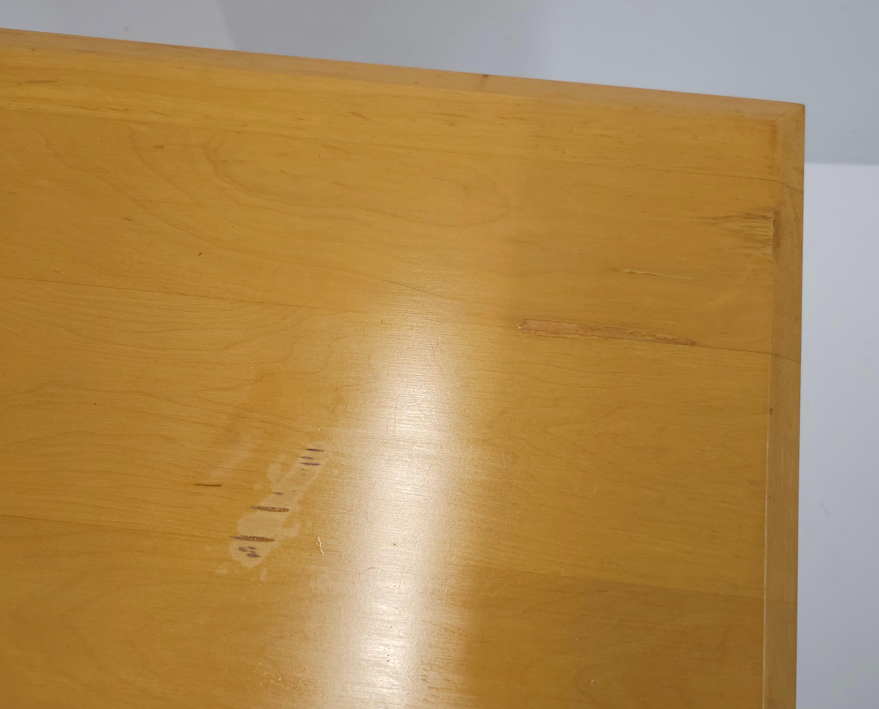 Pair Of 20th Century American Classical Maple Accent Side Tables or Nightstands For Sale 9