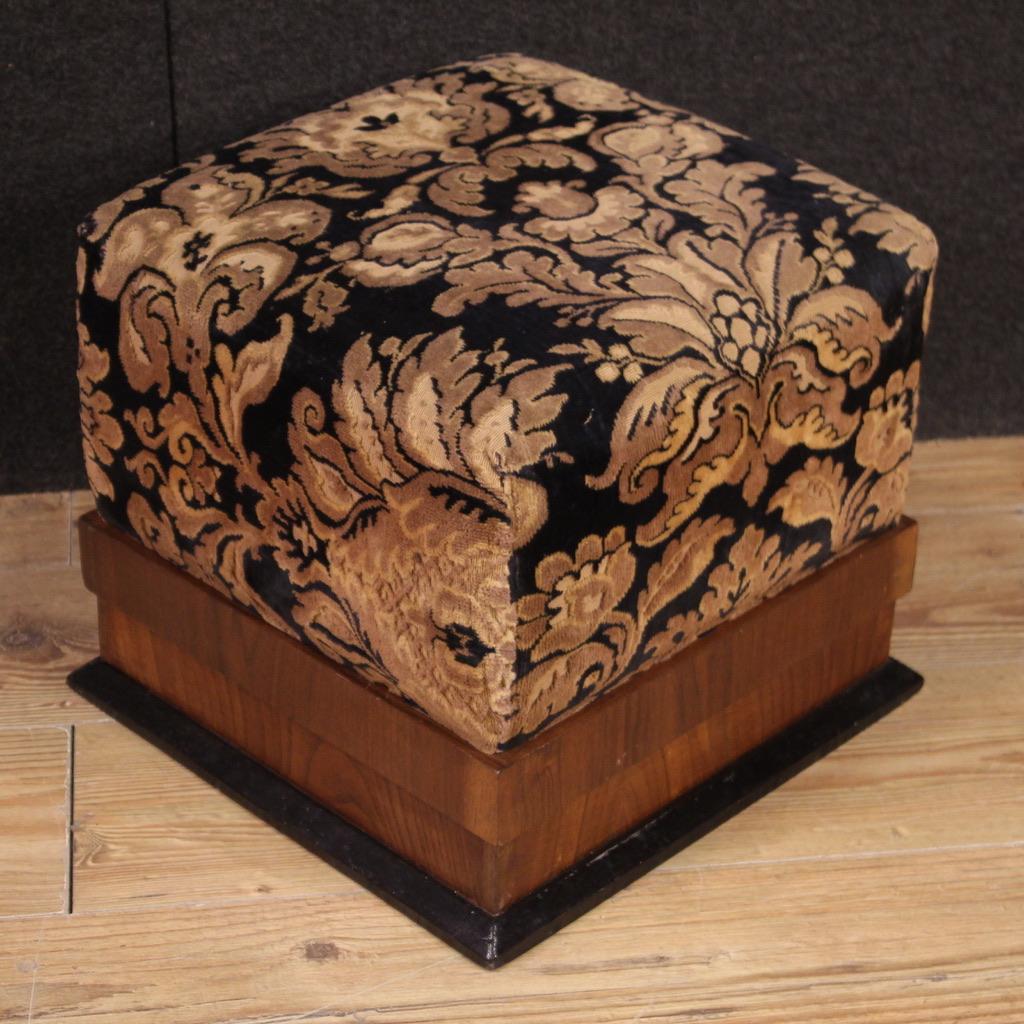 Paar italienische Poufs aus Holz und Stoff im Art-Deco-Stil des 20. Jahrhunderts, 1930er Jahre (Italian) im Angebot