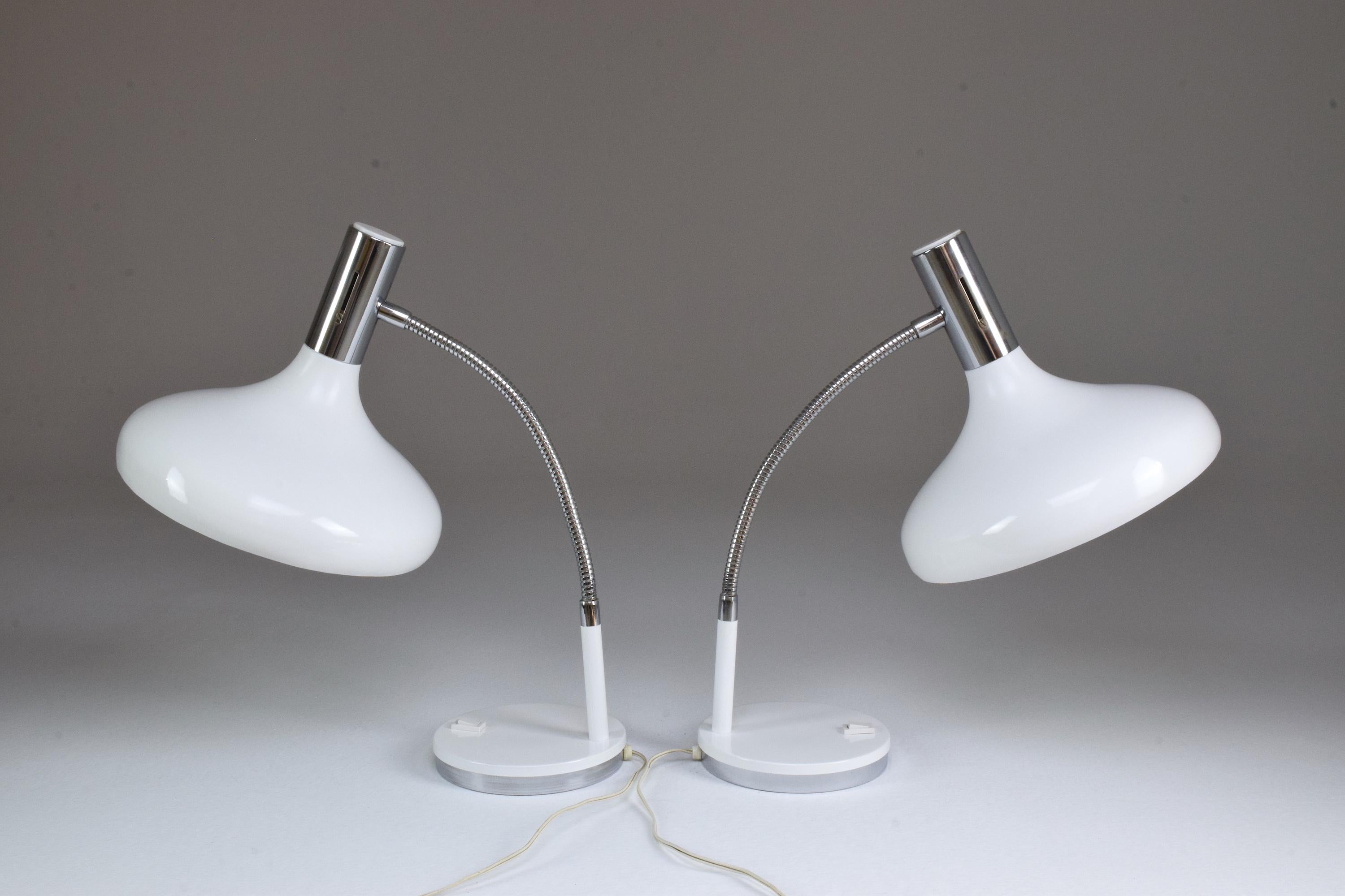Pair of 20th Century Articulating Table Lamps, 1970s In Good Condition In Paris, FR