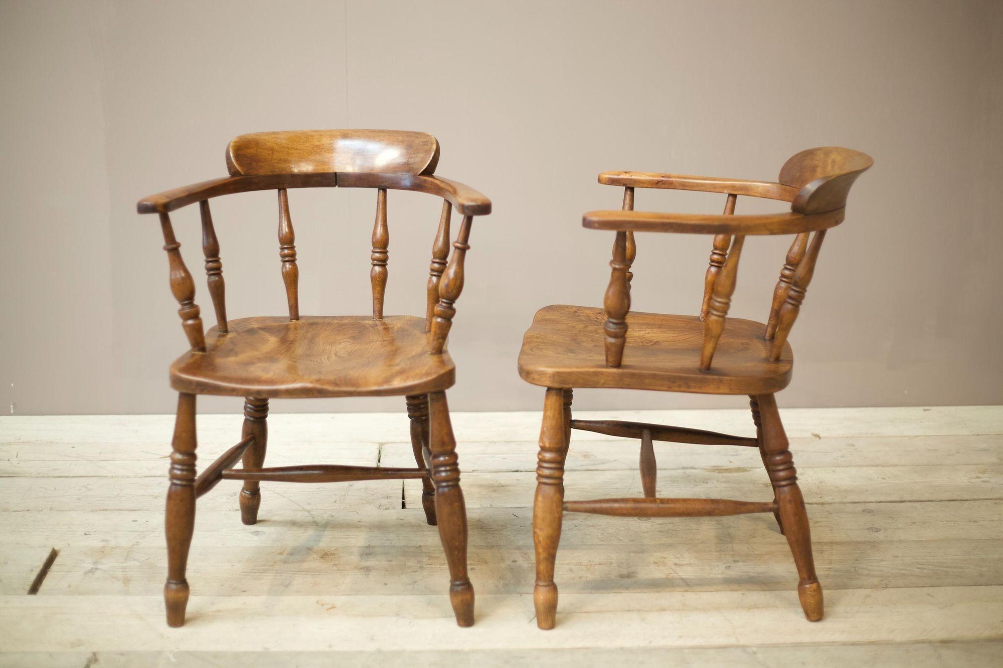 Pair of 20th Century Ash and Elm Smokers Chairs 7