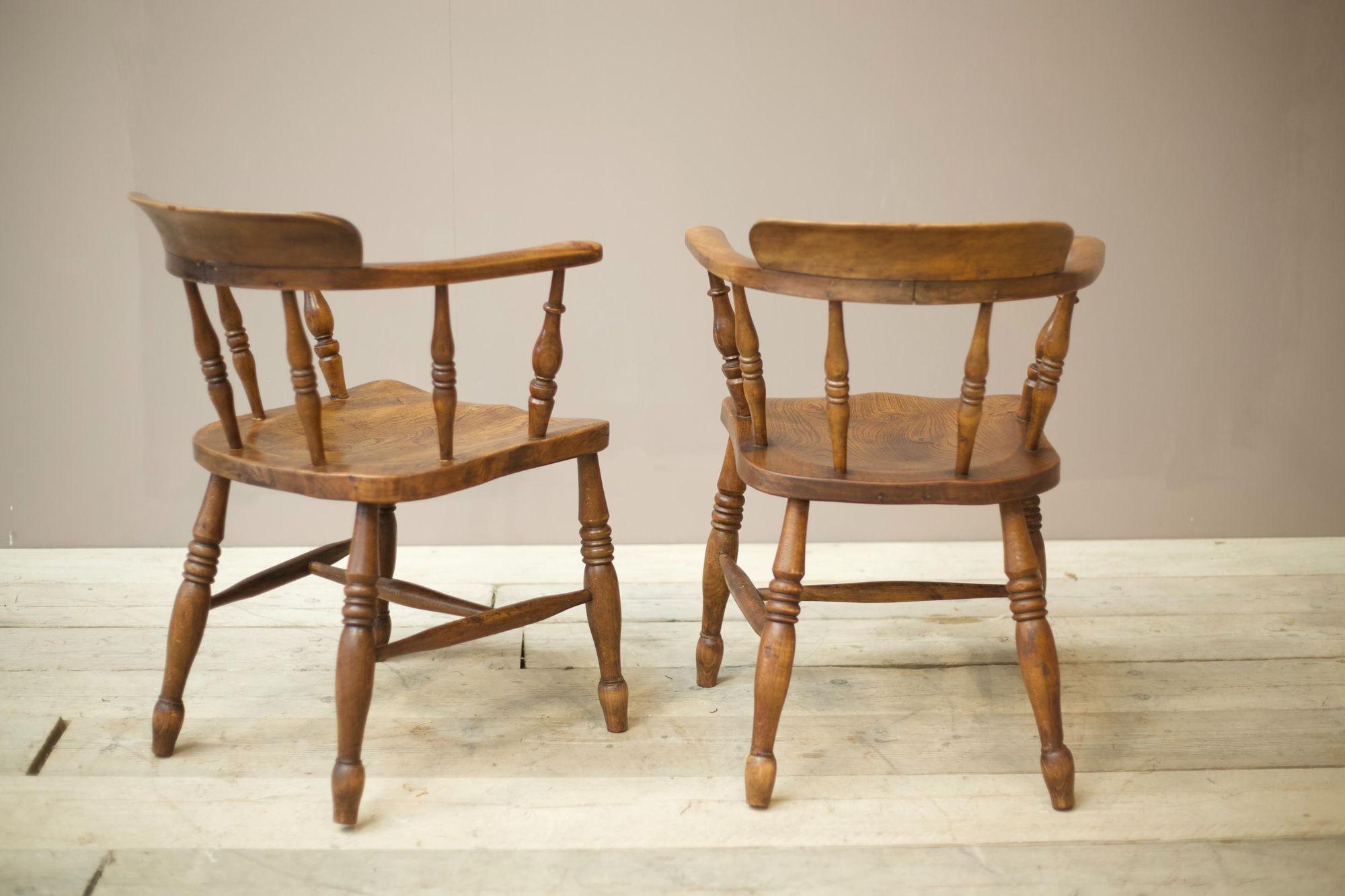 Pair of 20th Century Ash and Elm Smokers Chairs 8