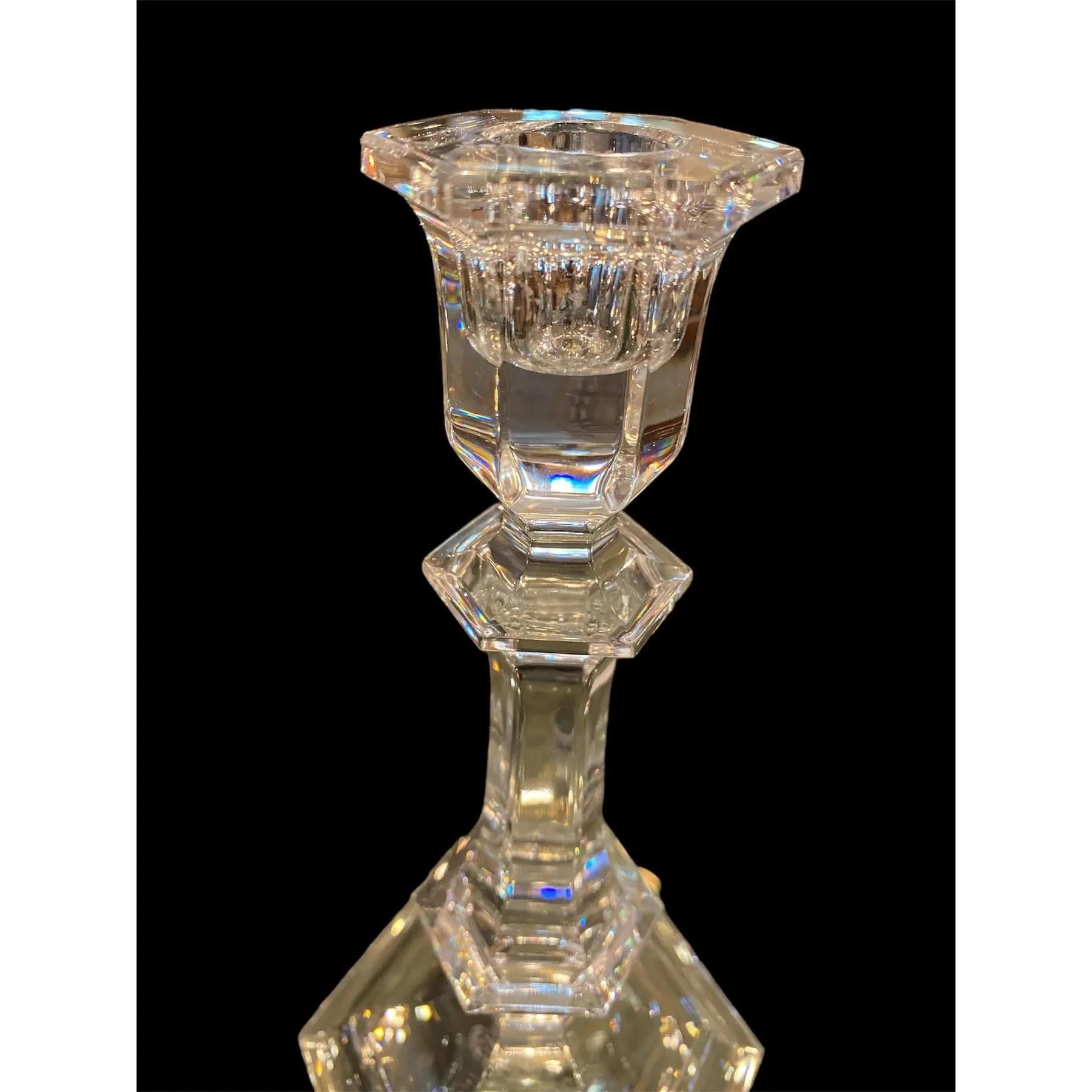Coppia di portacandele Baccarat in cristallo Harcourt Versailles del XX secolo In condizioni buone in vendita a Pasadena, CA