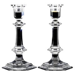Paire de bougeoirs Harcourt Versailles en cristal de Baccarat du 20ème siècle