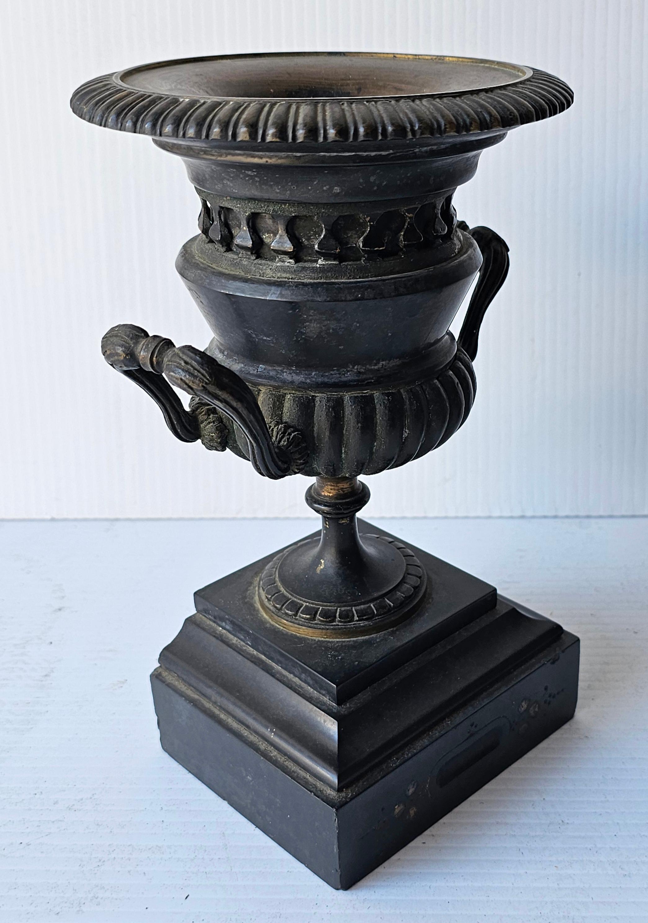 Pair of 20th Century Black Painted Bronze and Slate Urns Mantlepieces For Sale 1