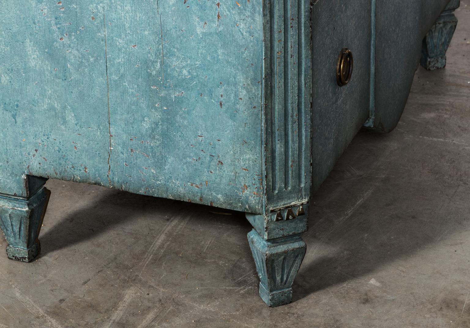 Pair of 20th Century Blue Painted Gustavian Commodes For Sale 8