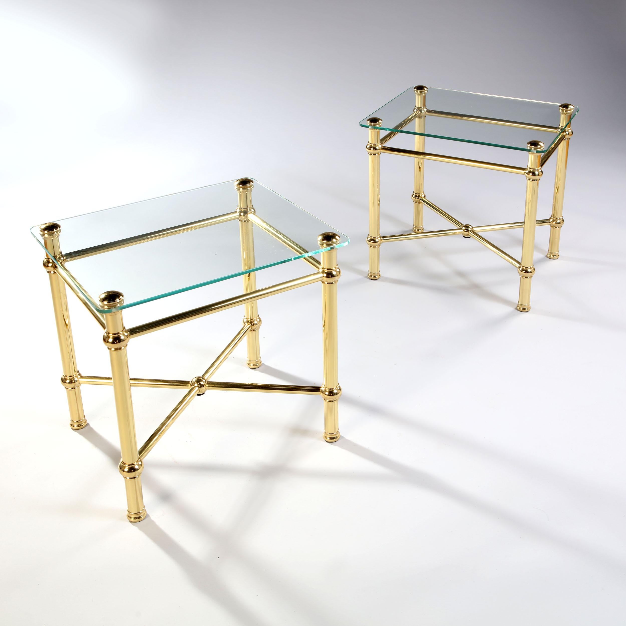 A mid-century pair of brass tubular etageres, with X-stretcher and raised glass tops.

Height        51.00cm
Width         50.00cm
Depth         41.00cm