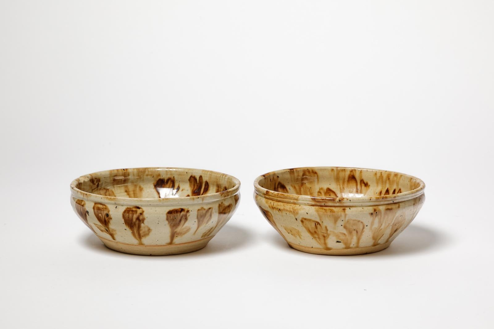 Joseph Talbot

Paire de bols ou vide poches en céramique art déco du 20ème siècle

Couleurs céramiques abstraites brunes

Signé

original en parfait état

Hauteur 7 cm
Grand 18 cm