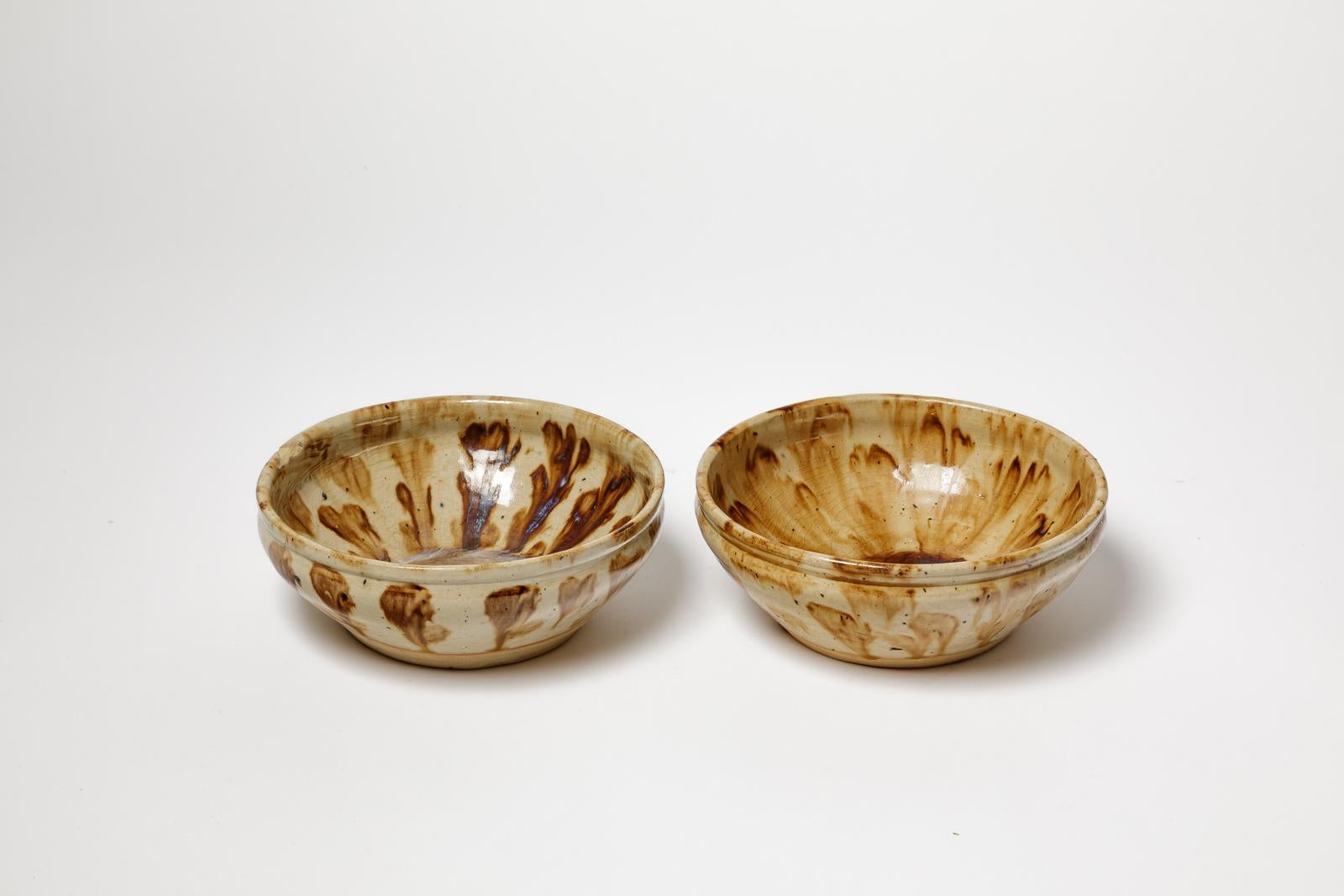 Mid-Century Modern Paire de coupes ou d'assiettes abstraites brunes du 20e siècle par Joseph Talbot La Brown