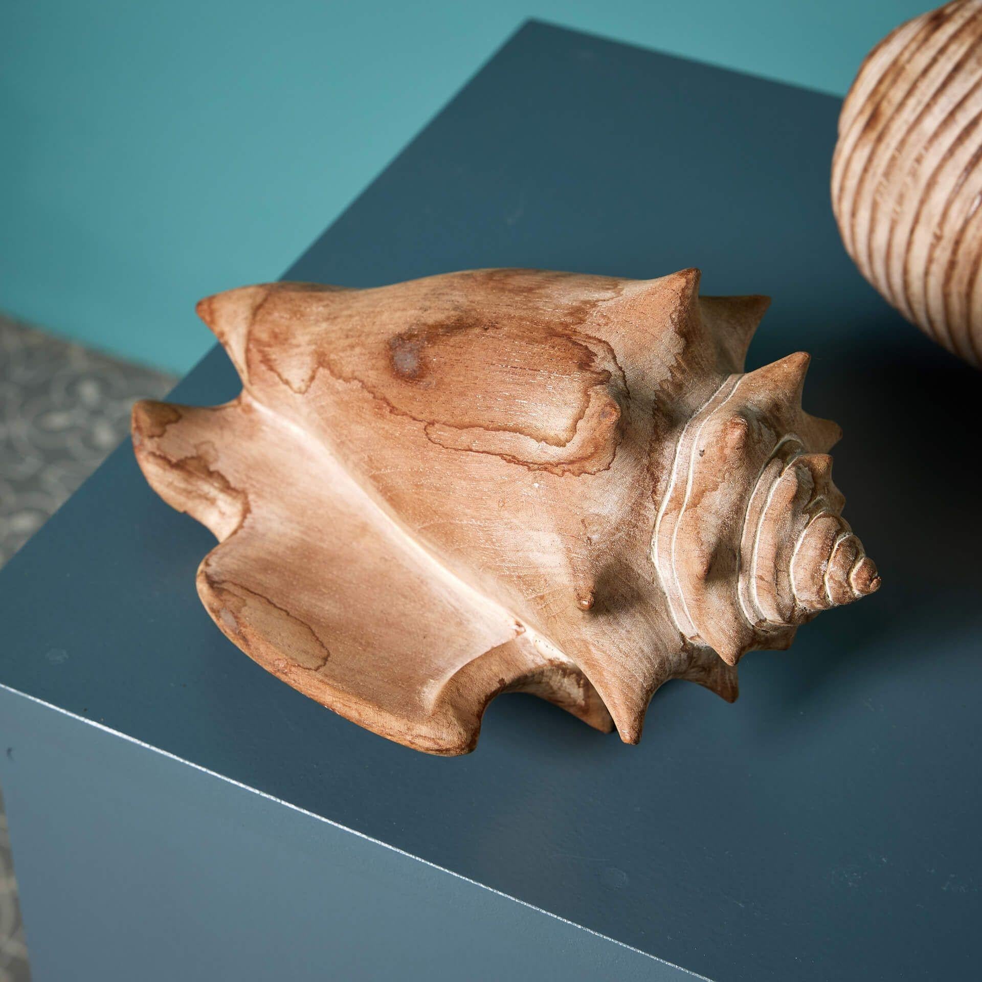 Pareja de caracolas de madera dura tallada del siglo XX en Bastante bueno estado para la venta en Wormelow, Herefordshire