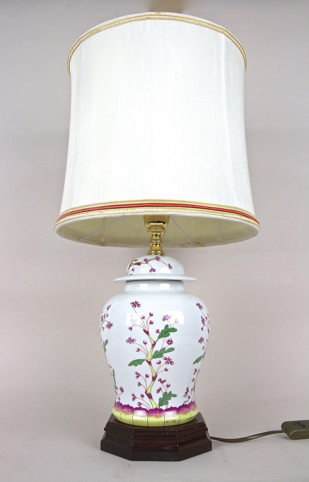 Pair Of 20th Century Ceramic Table Lamps With Lampshades, Italy ca. 1970s In Good Condition For Sale In Lichtenberg, AT