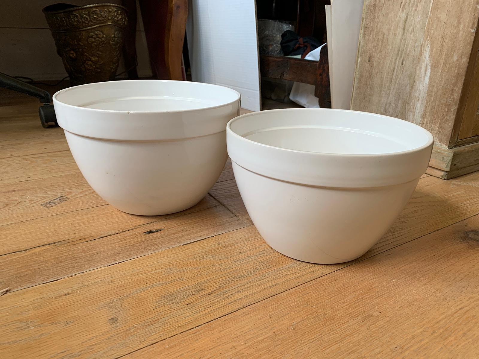 Pair of 20th Century Ceramic White Bowls For Sale 4