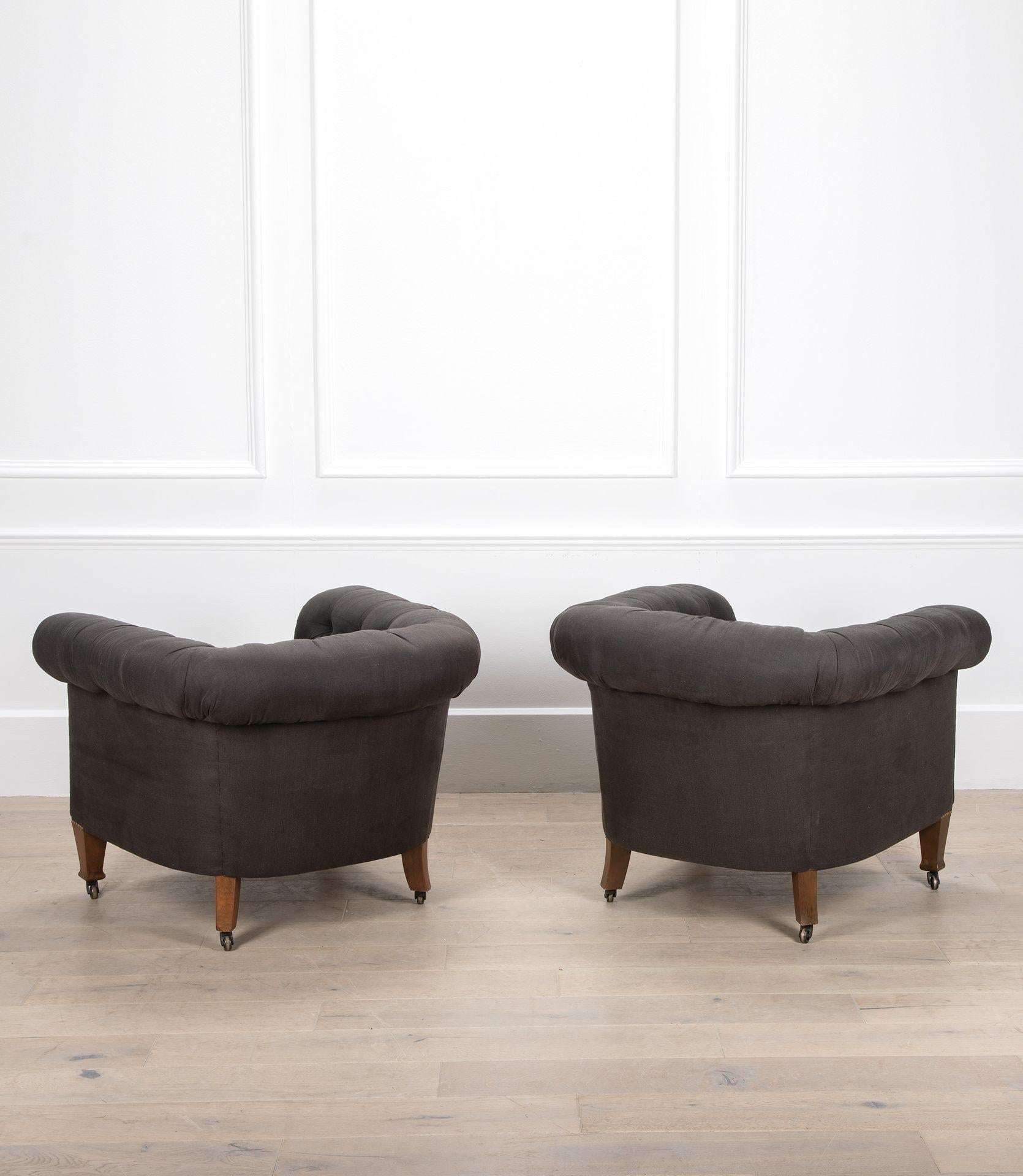 Paire de fauteuils Chesterfield du 20e siècle Bon état - En vente à Gloucestershire, GB