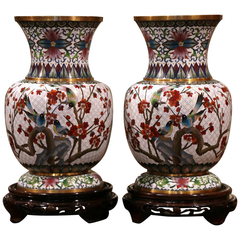 JAPON Paire de vases soliflores en cloisonné et émaux polychromes JAPON Paire de vases soliflores en cloisonné et émaux polychromes