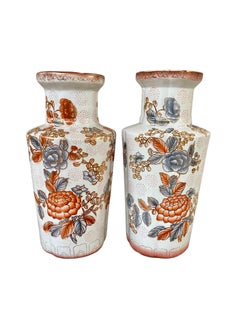 Paire de vases floraux chinois en céramique blanche du 20ème siècle
