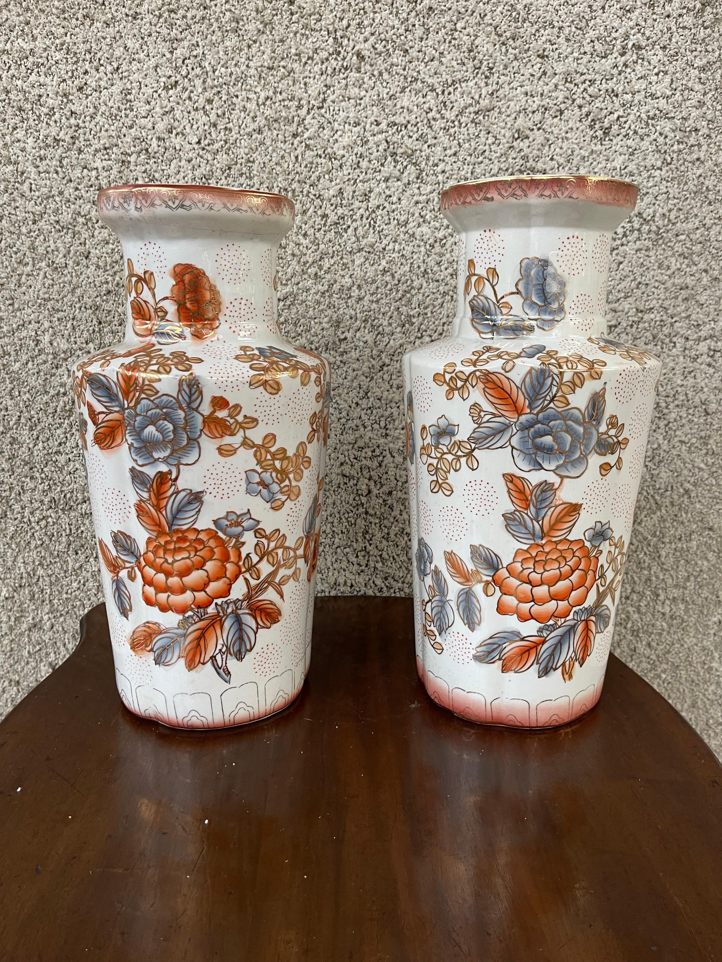 Pair of 20th Century Chinese white ceramic floral vases For Sale 2