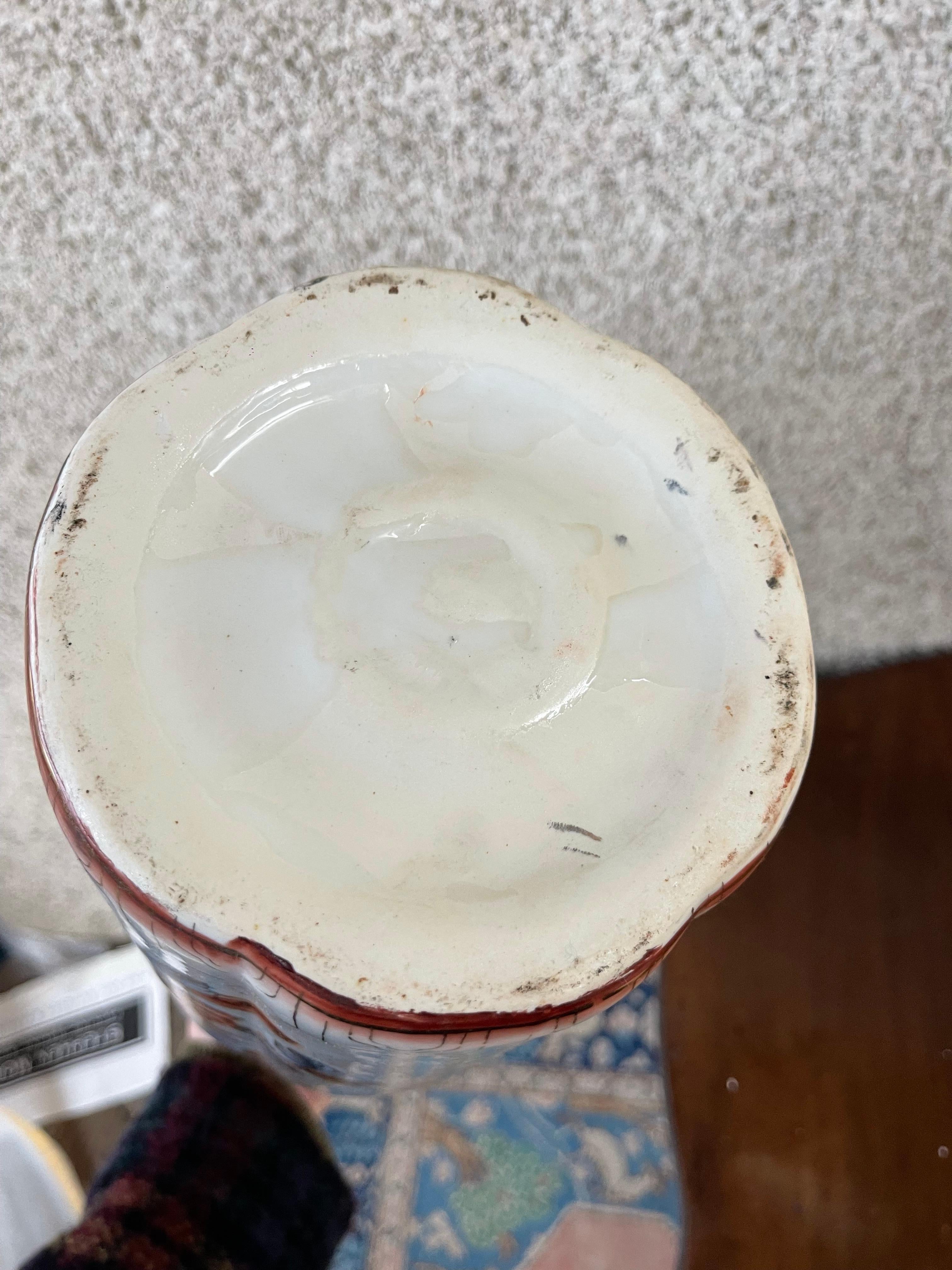 Pair of 20th Century Chinese white ceramic floral vases For Sale 3