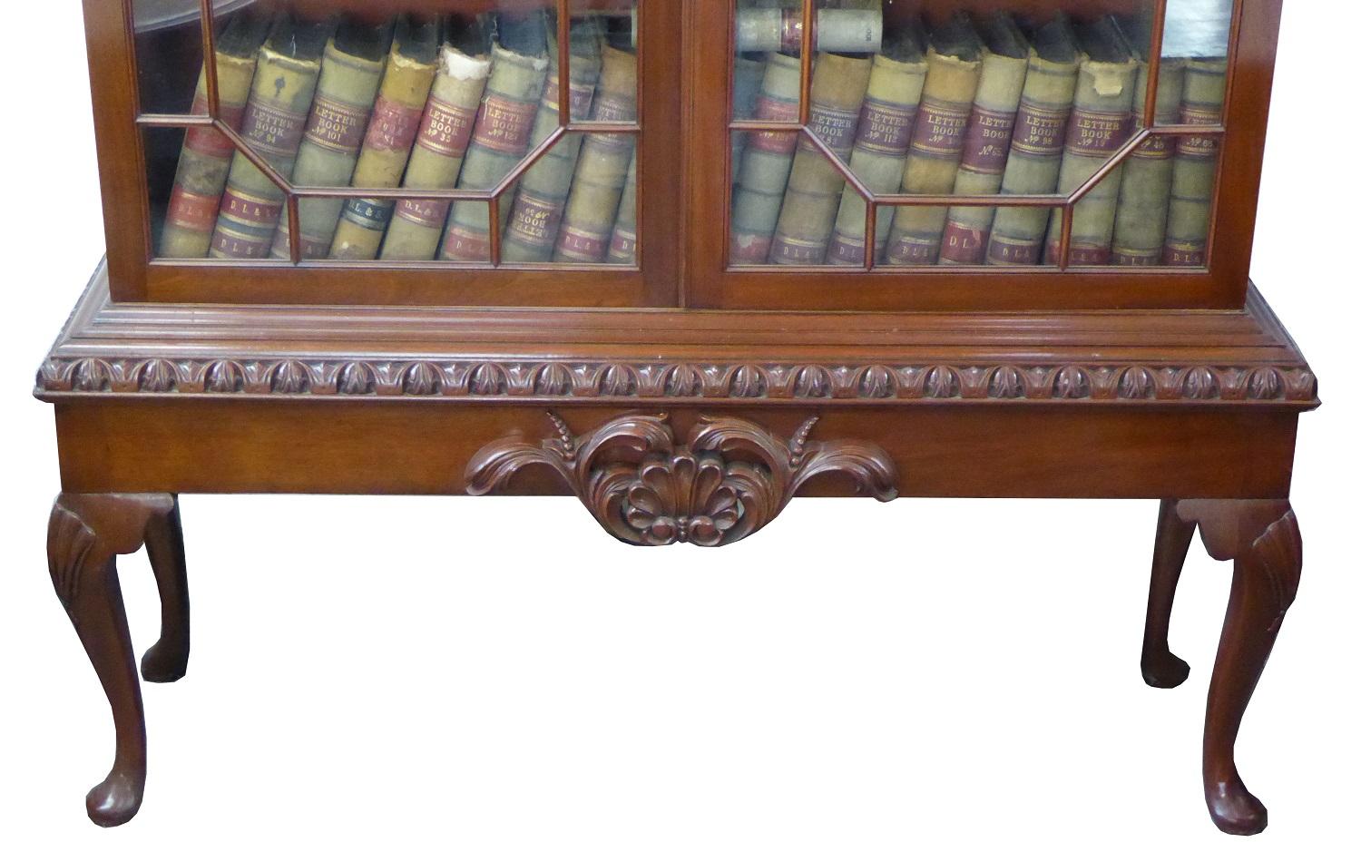 Pair of 20th Century Chippendale Style Bookcase In Good Condition For Sale In Chelmsford, Essex
