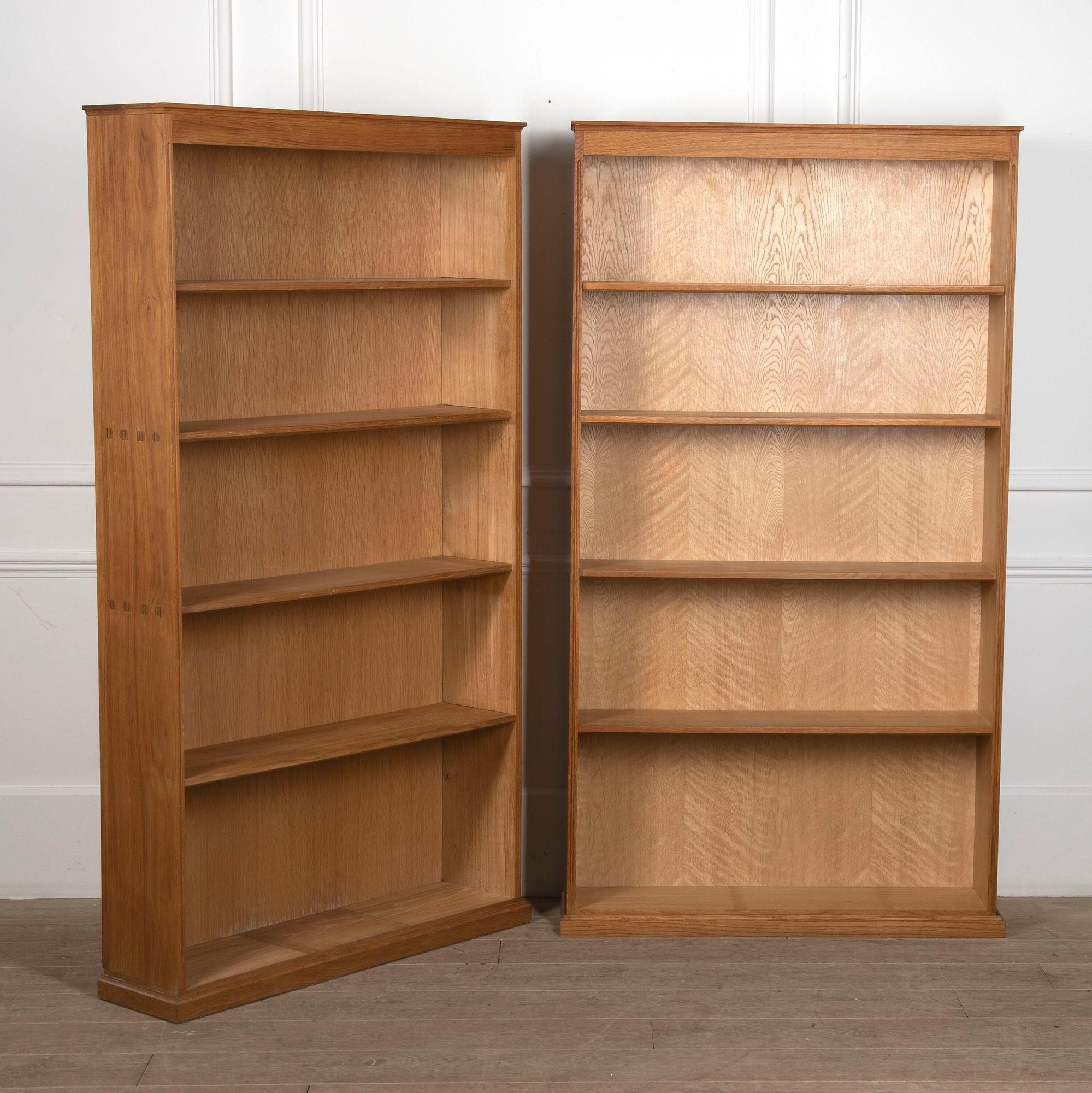 Pair of 20th Century Cotswold Oak Bookcases For Sale at 1stDibs