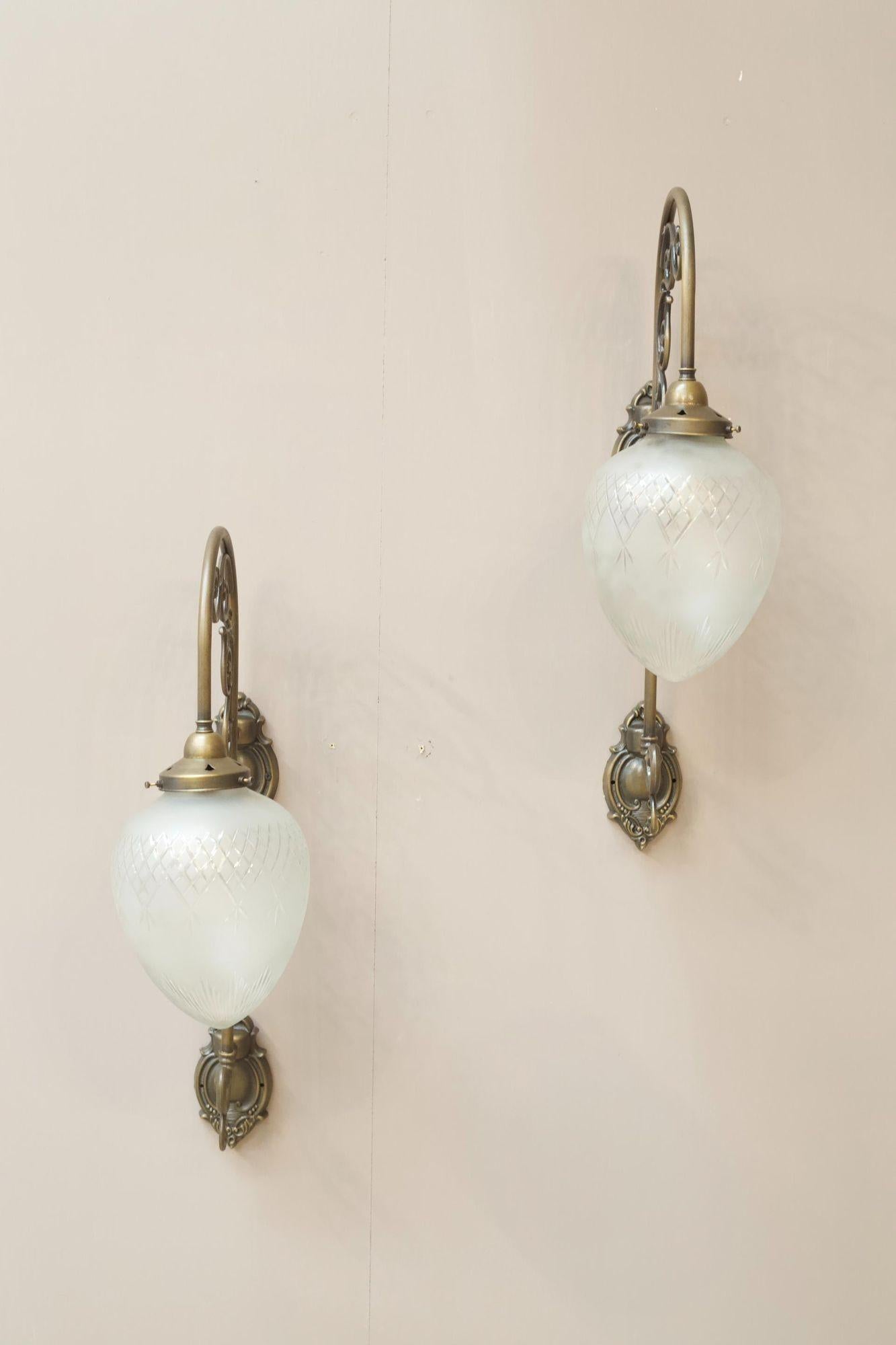 Pair of 20th Century Cut Glass Wall Lights, Larger For Sale 3