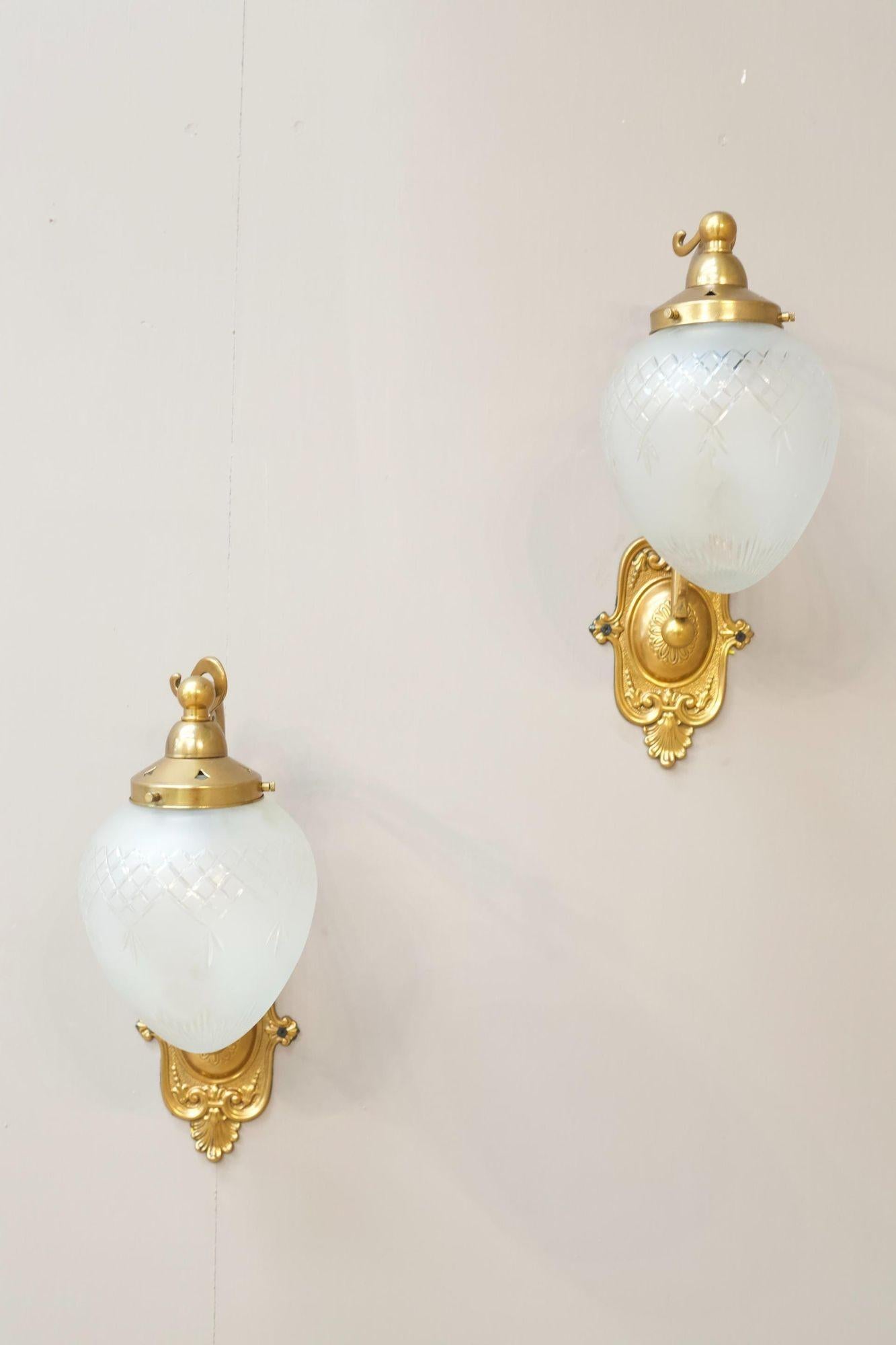 Pair of 20th Century Cut Glass Wall Lights, Smaller For Sale 3