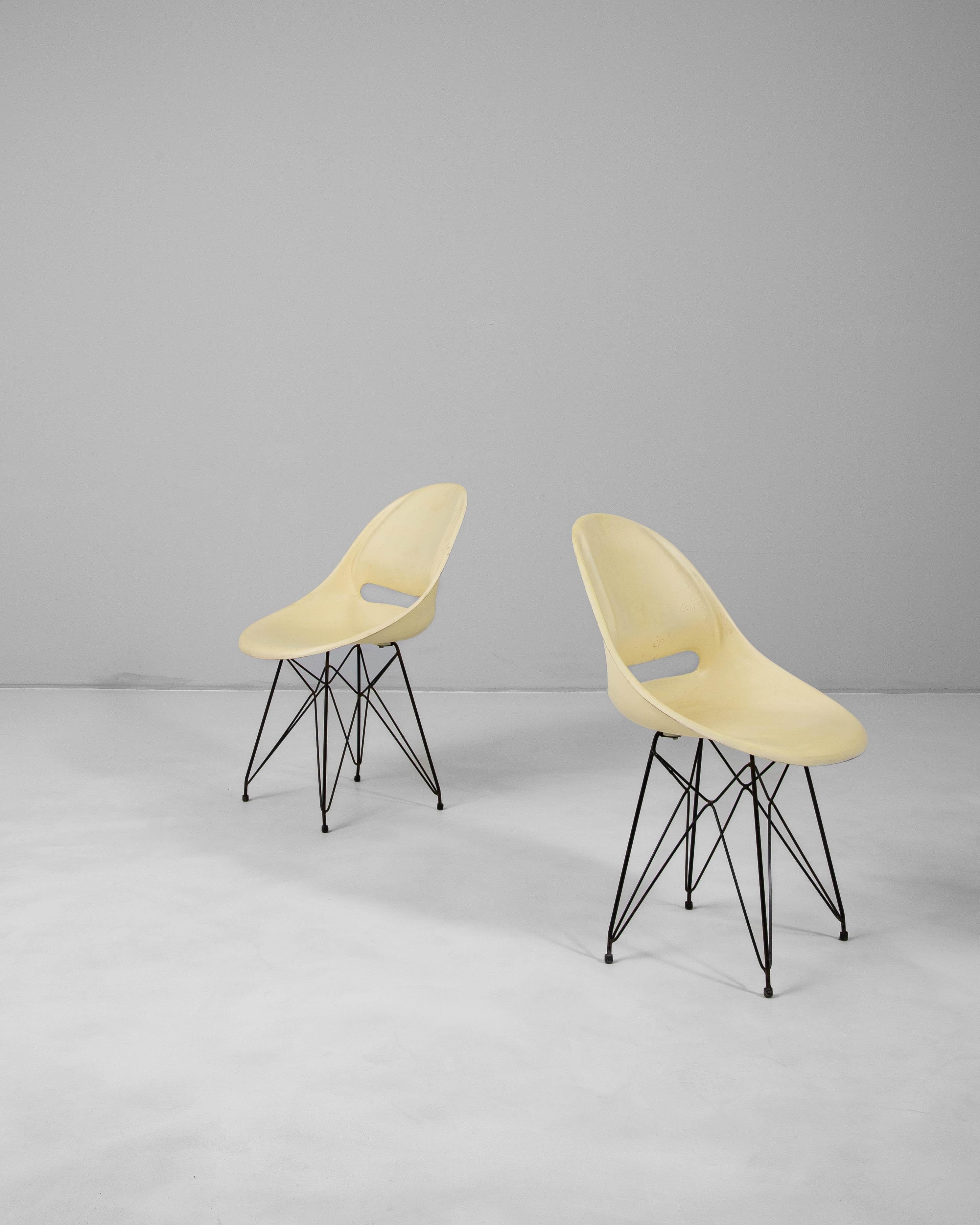 Pareja De Sillas Checas De Fibra De Vidrio Del Siglo XX De Miroslav Navratil Para Vertex Checo en venta