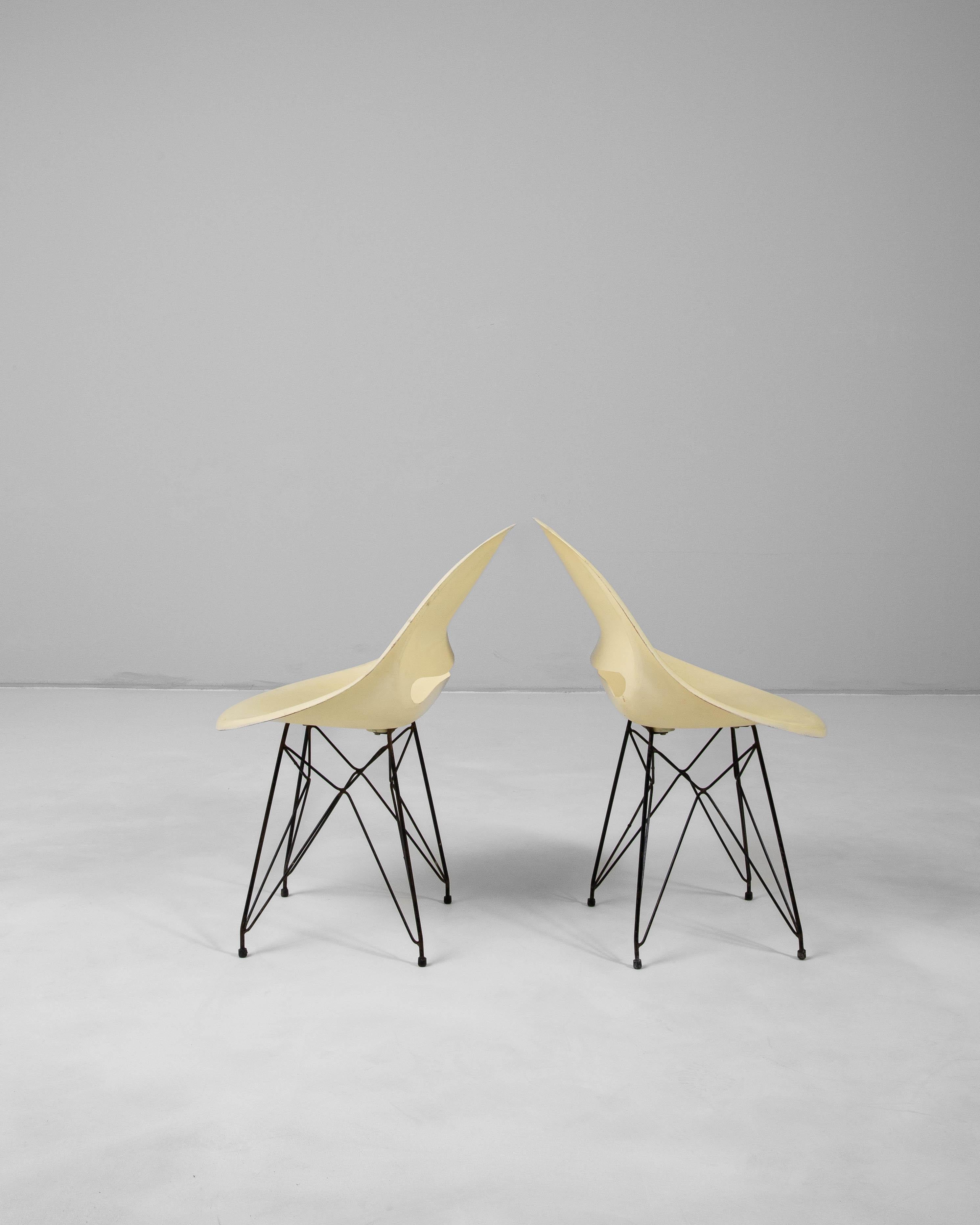 Pareja De Sillas Checas De Fibra De Vidrio Del Siglo XX De Miroslav Navratil Para Vertex en Bueno estado para la venta en High Point, NC