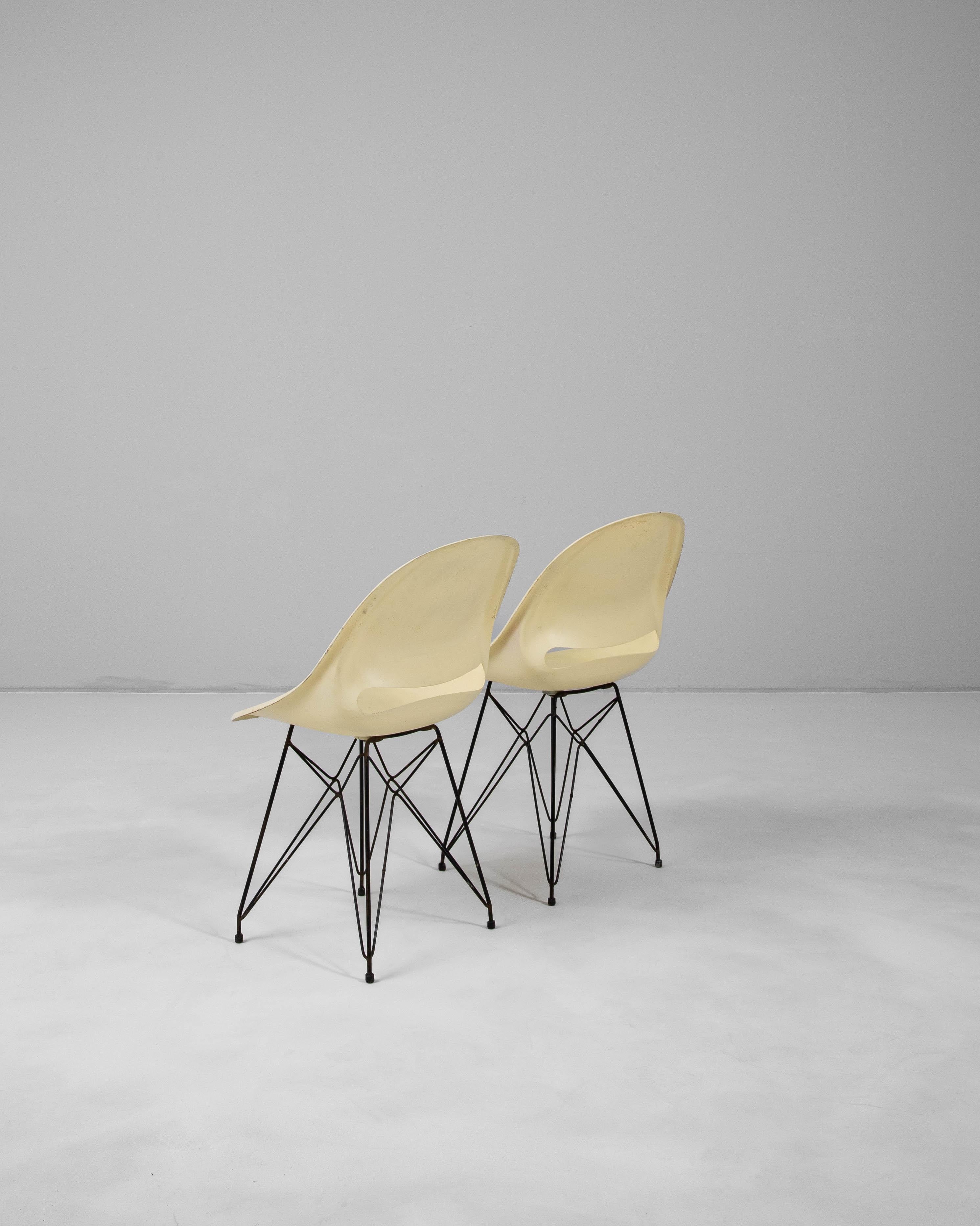 Pareja De Sillas Checas De Fibra De Vidrio Del Siglo XX De Miroslav Navratil Para Vertex Fibra de vidrio en venta