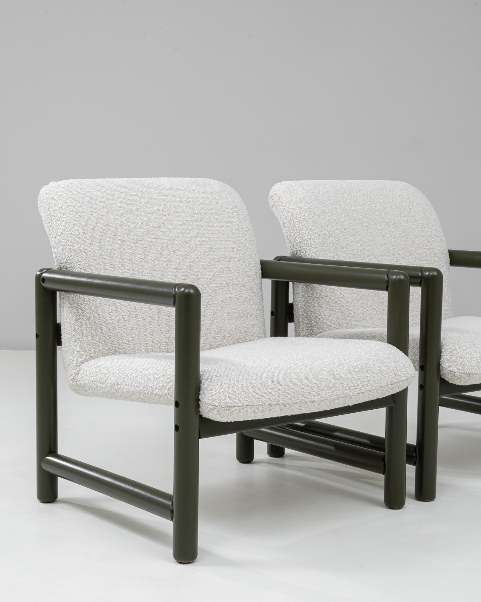 Paar tschechische Loungesessel des 20. Jahrhunderts mit grünen Rohrgestellen im Angebot 5