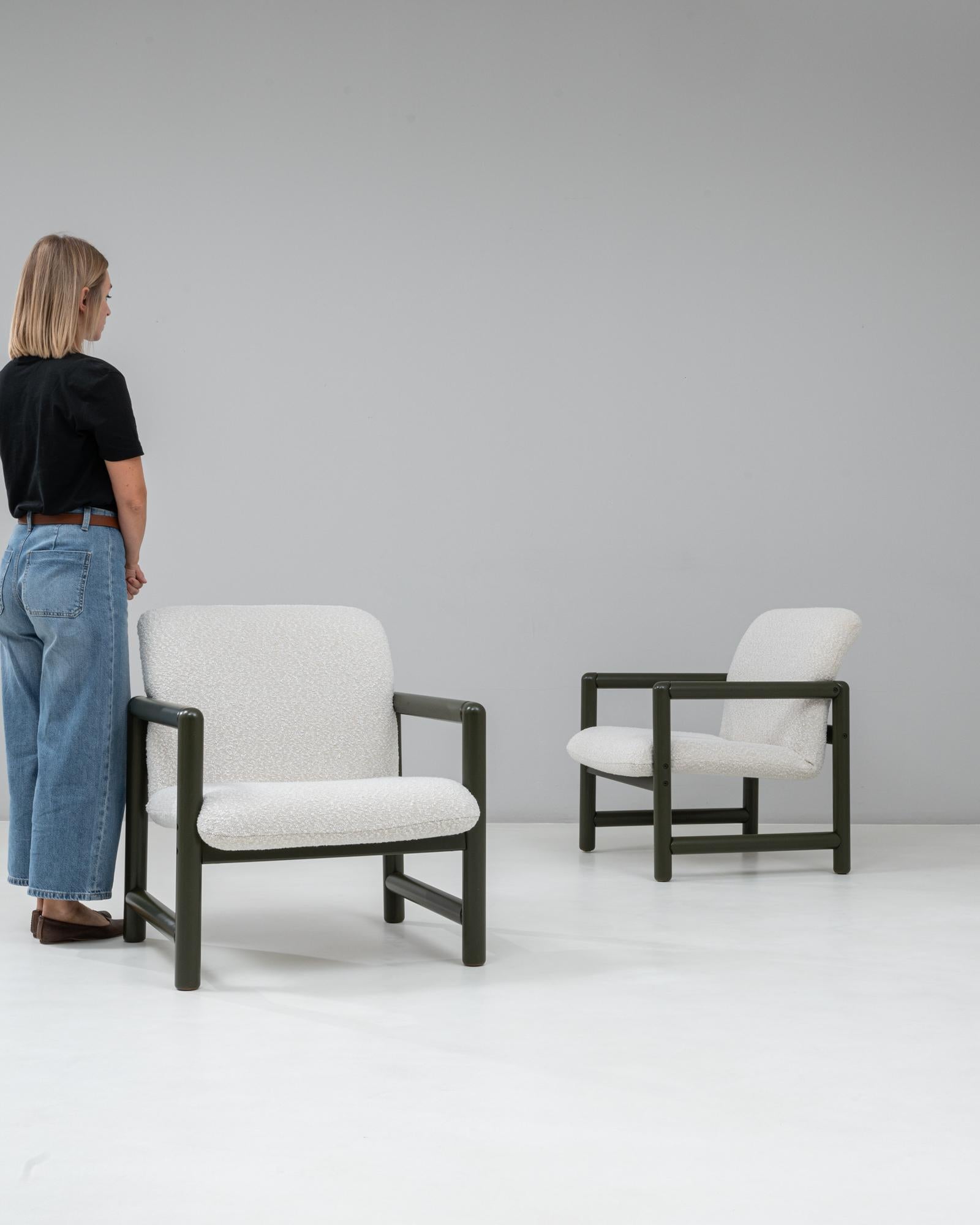 Paar tschechische Loungesessel des 20. Jahrhunderts mit grünen Rohrgestellen (Tschechisch) im Angebot