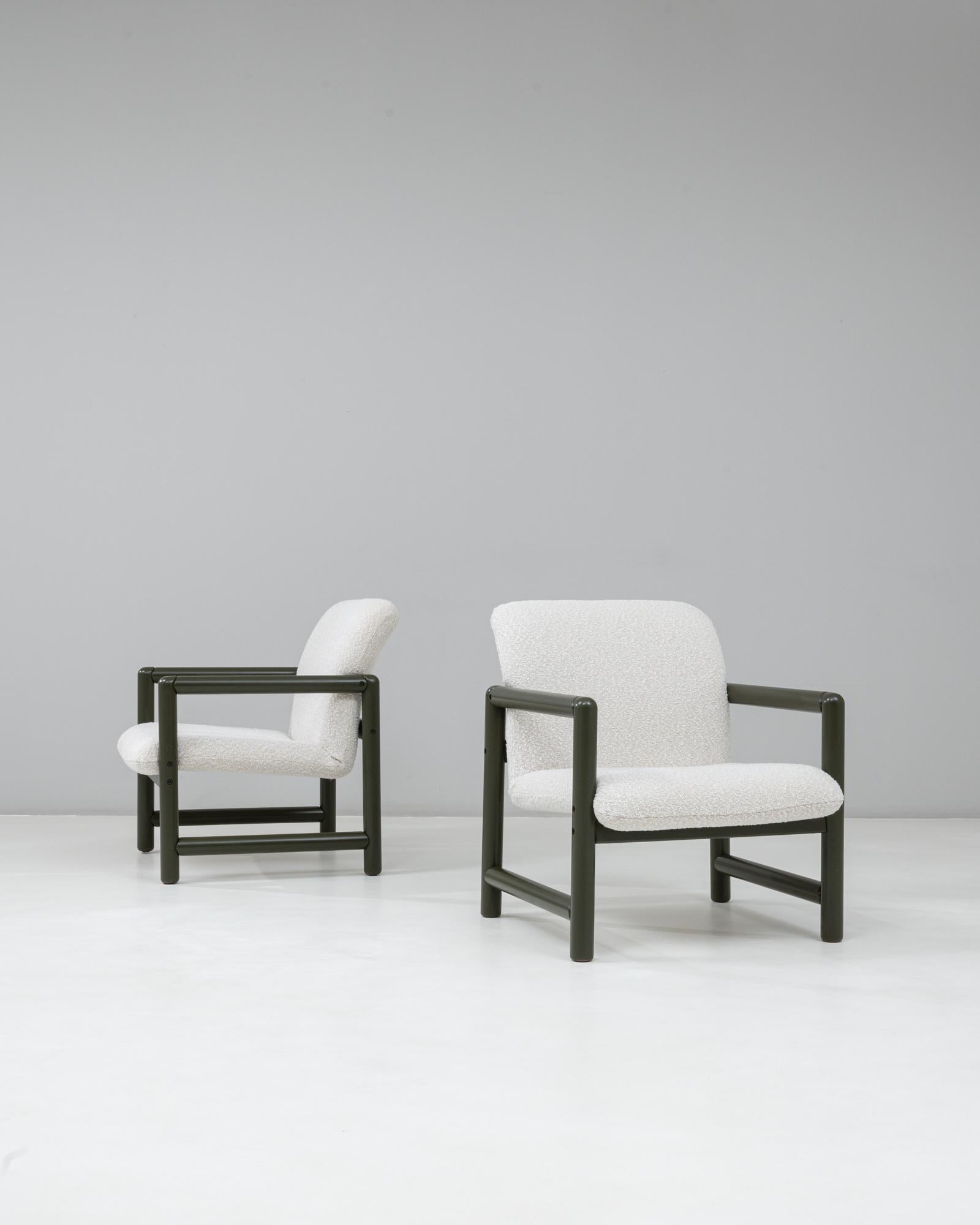 Paar tschechische Loungesessel des 20. Jahrhunderts mit grünen Rohrgestellen im Zustand „Gut“ im Angebot in High Point, NC