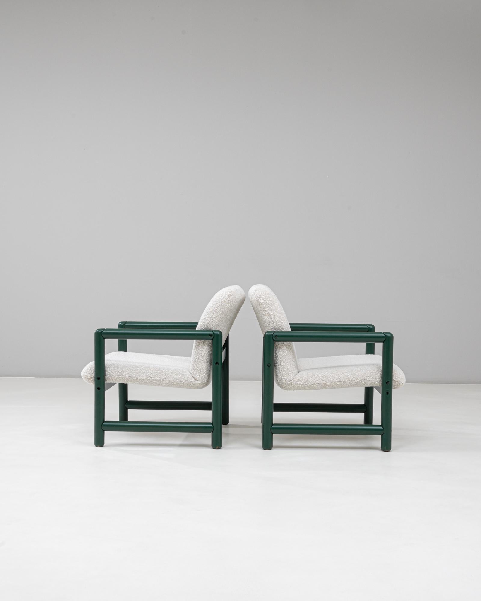 Bouclé Paire de chaises longues tchèques du 20e siècle avec armatures tubulaires vertes en vente