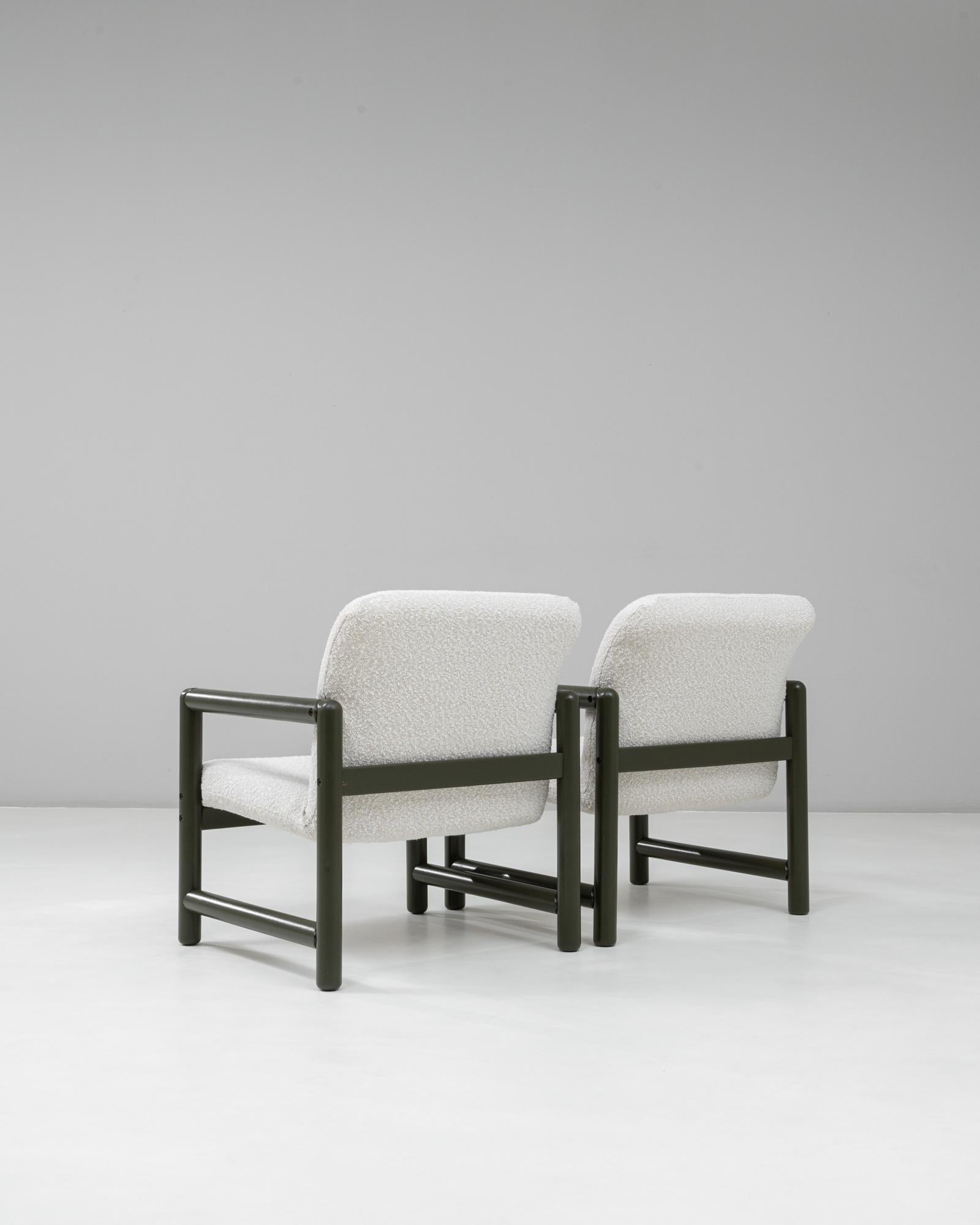 Paar tschechische Loungesessel des 20. Jahrhunderts mit grünen Rohrgestellen im Angebot 2