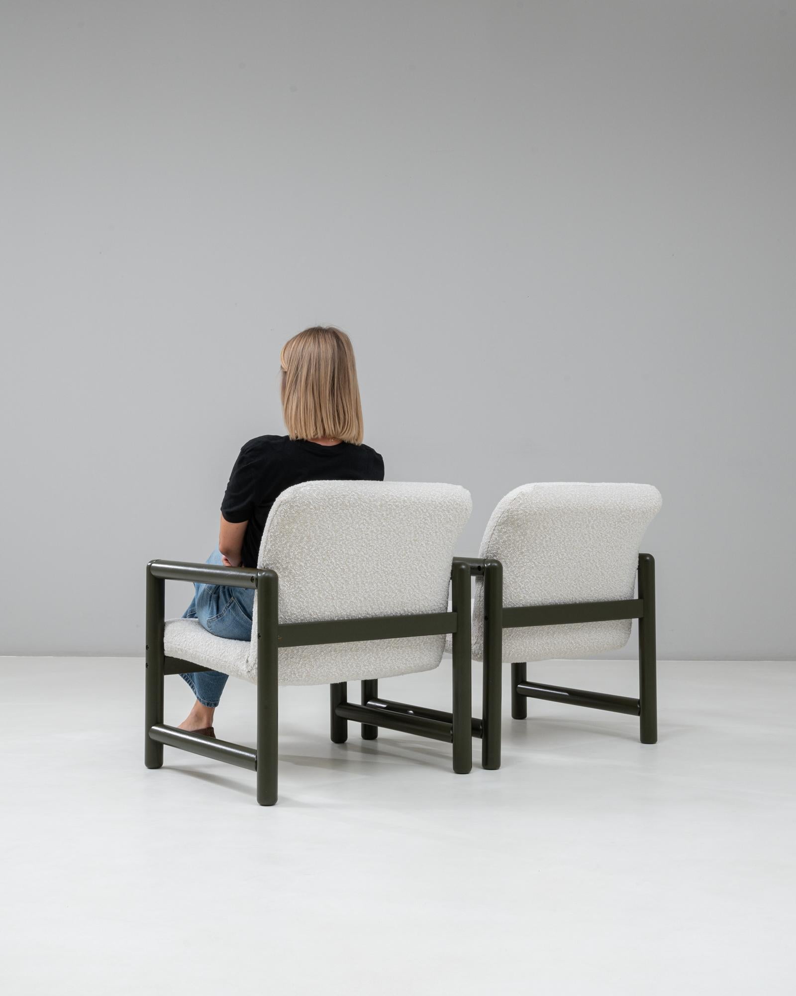 Paar tschechische Loungesessel des 20. Jahrhunderts mit grünen Rohrgestellen im Angebot 3